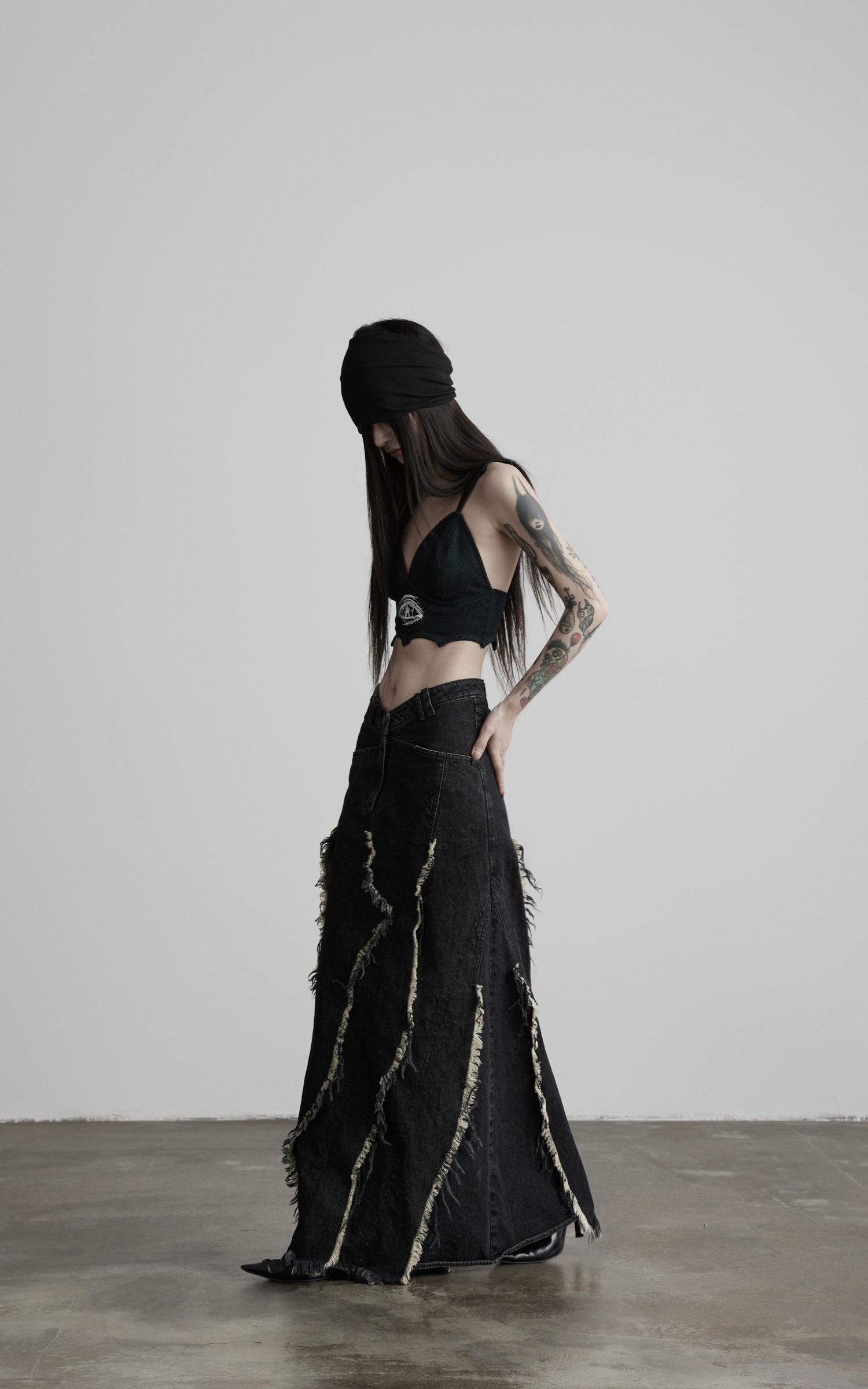 DOINDULGE Low-Rise Frayed Denim Maxi Skirt