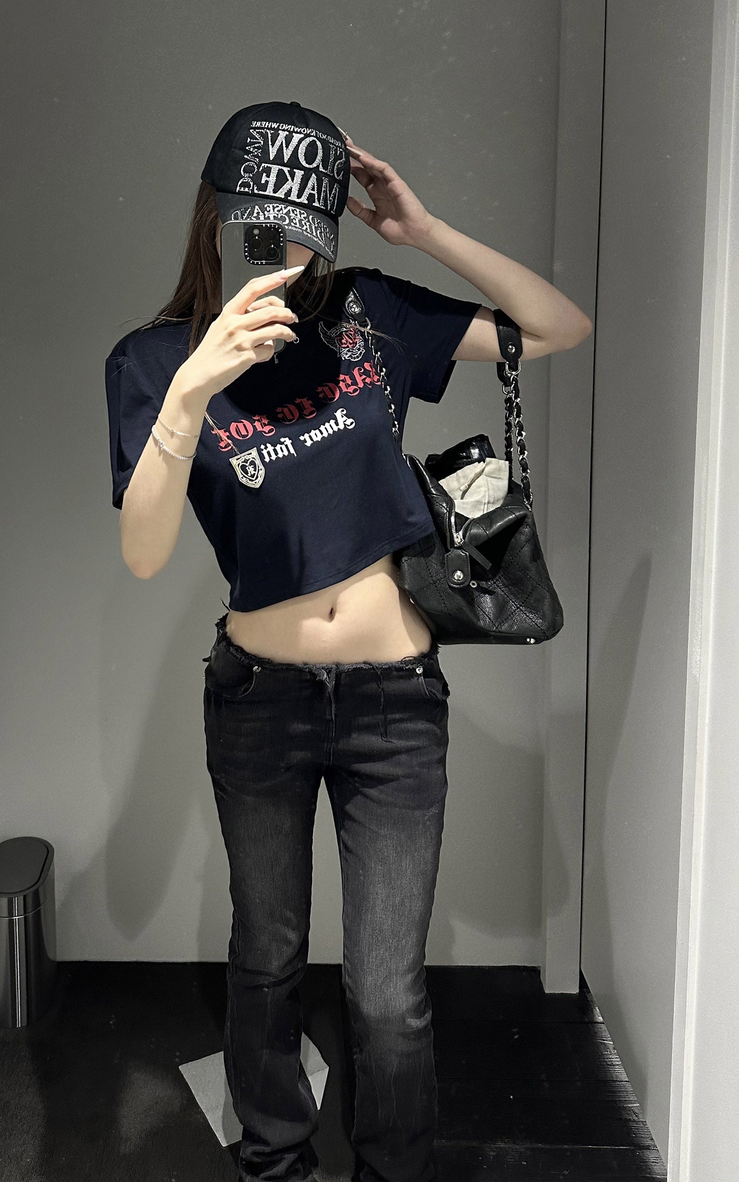 Rase le sol Amor Fati Cropped Graphic T-Shirt