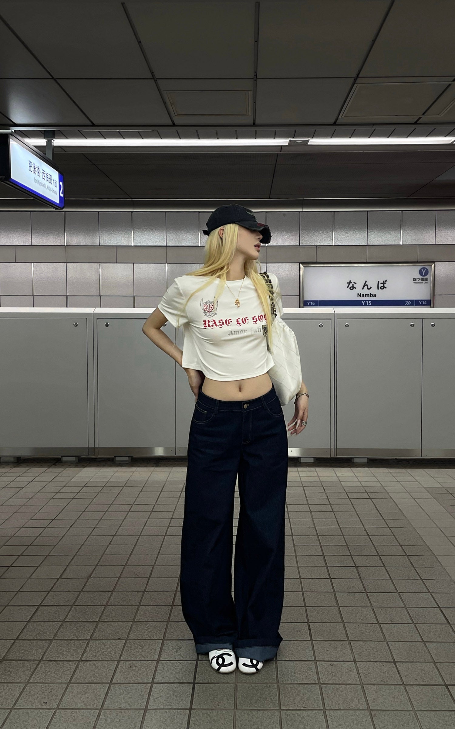 Rase le sol Amor Fati Cropped Graphic T-Shirt