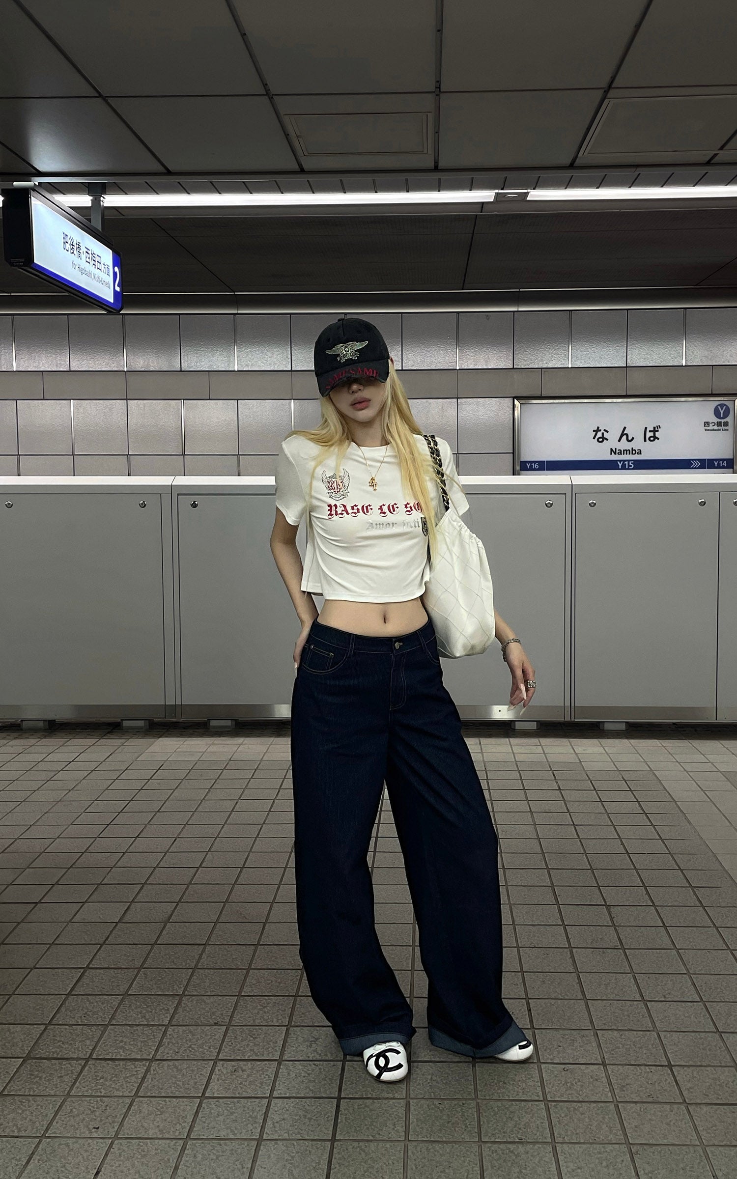 Rase le sol Amor Fati Cropped Graphic T-Shirt