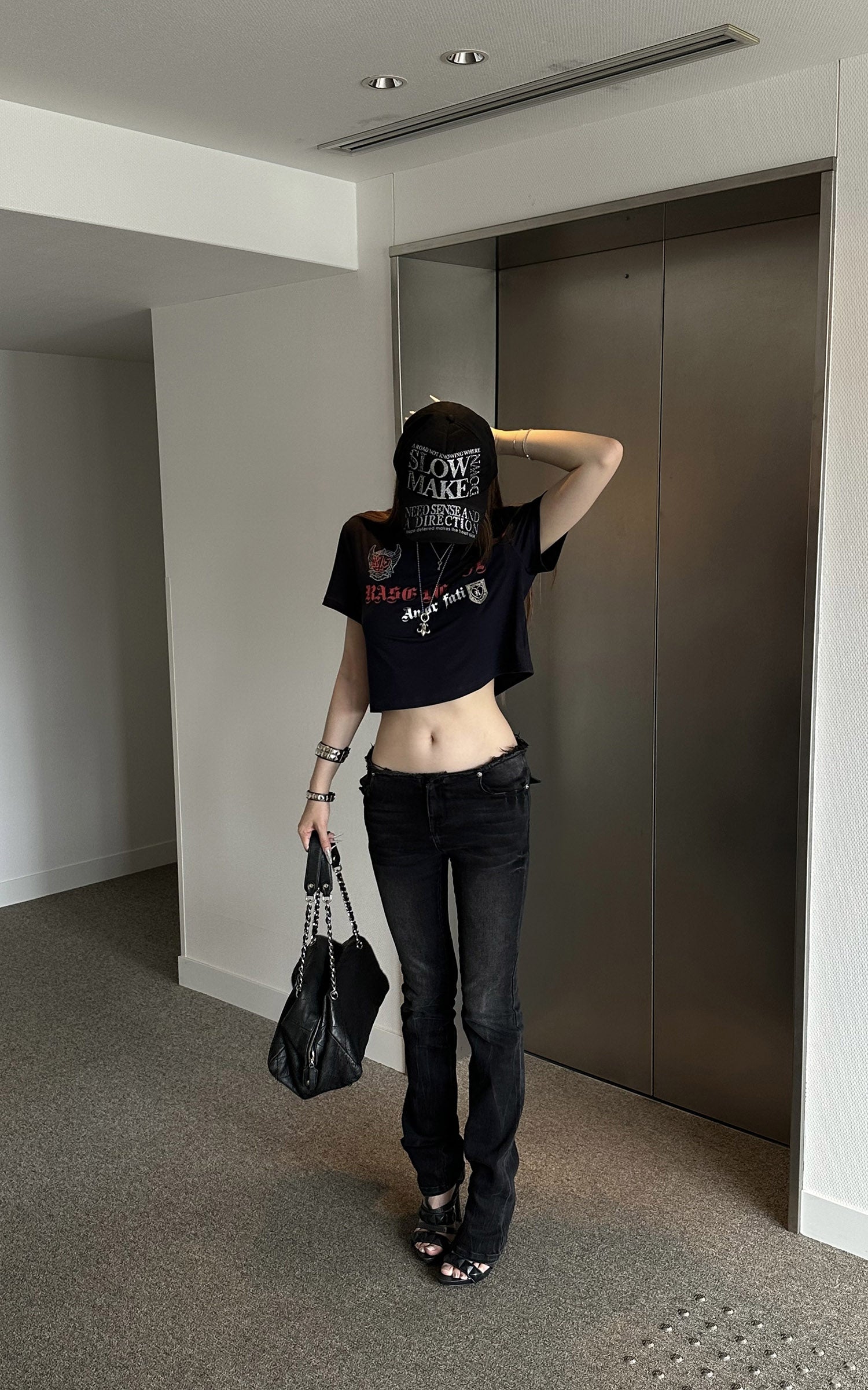 Rase le sol Amor Fati Cropped Graphic T-Shirt