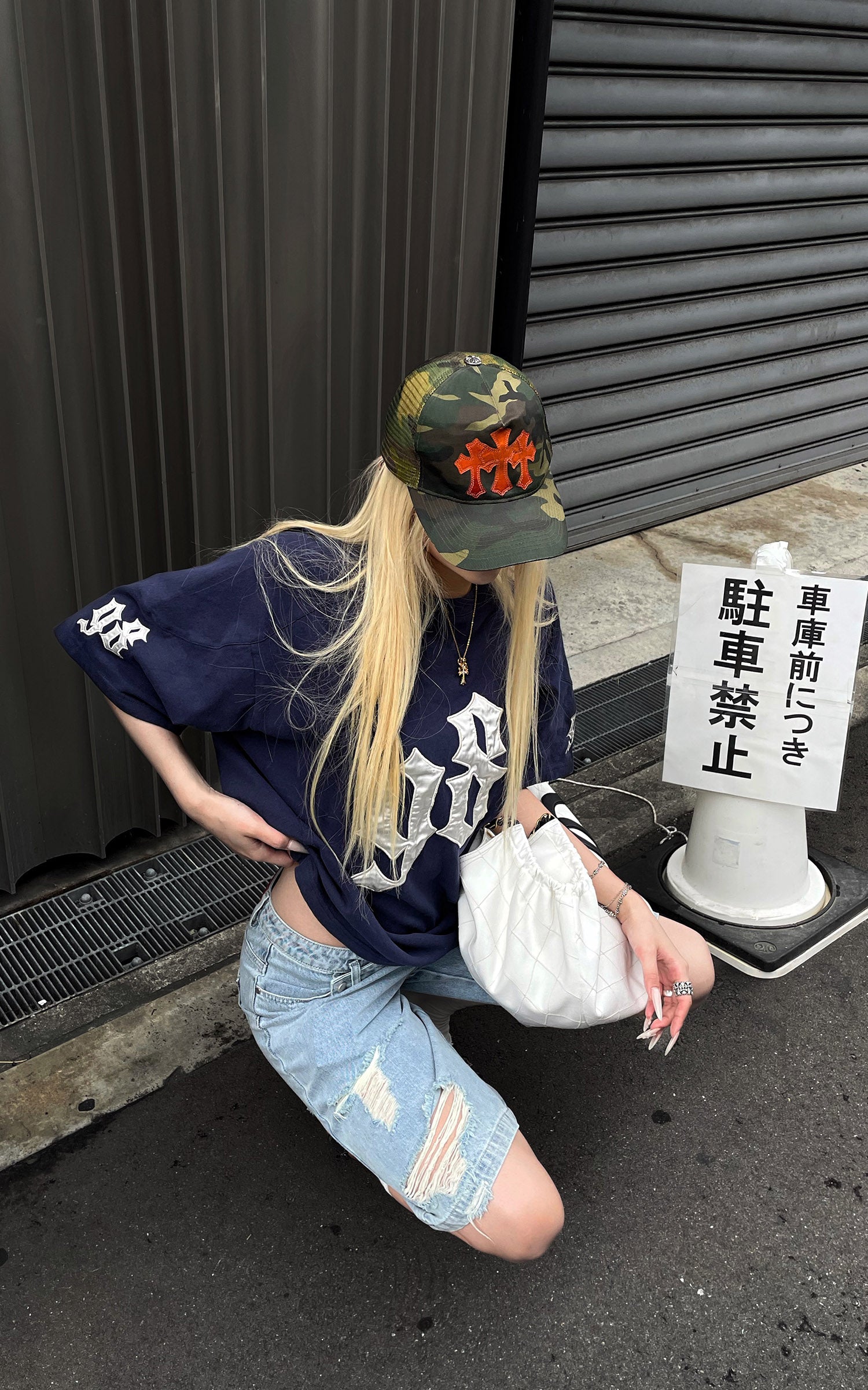 Rase le sol Low-Rise Asymmetric Waist Distressed Denim Pants