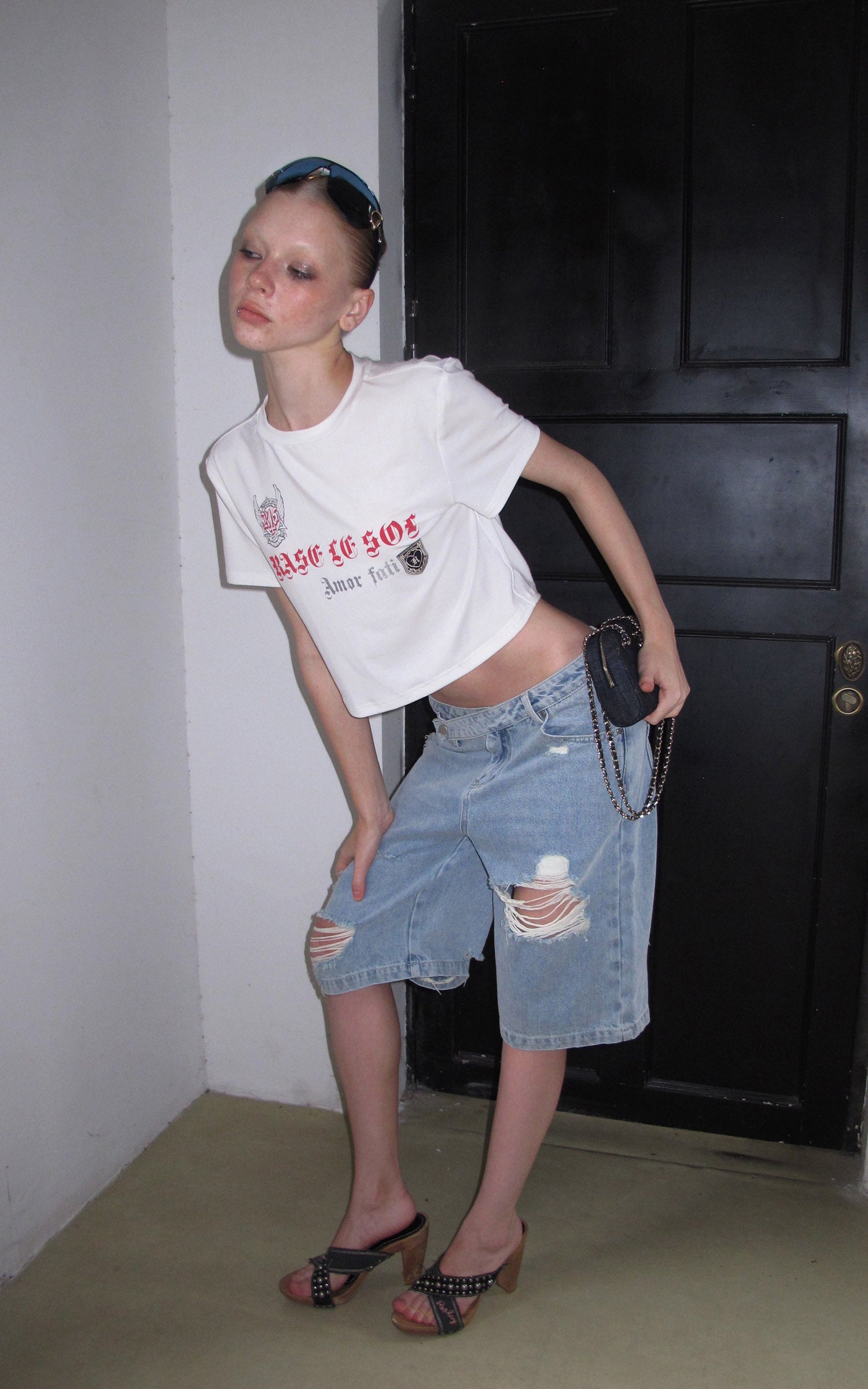 Rase le sol Amor Fati Cropped Graphic T-Shirt