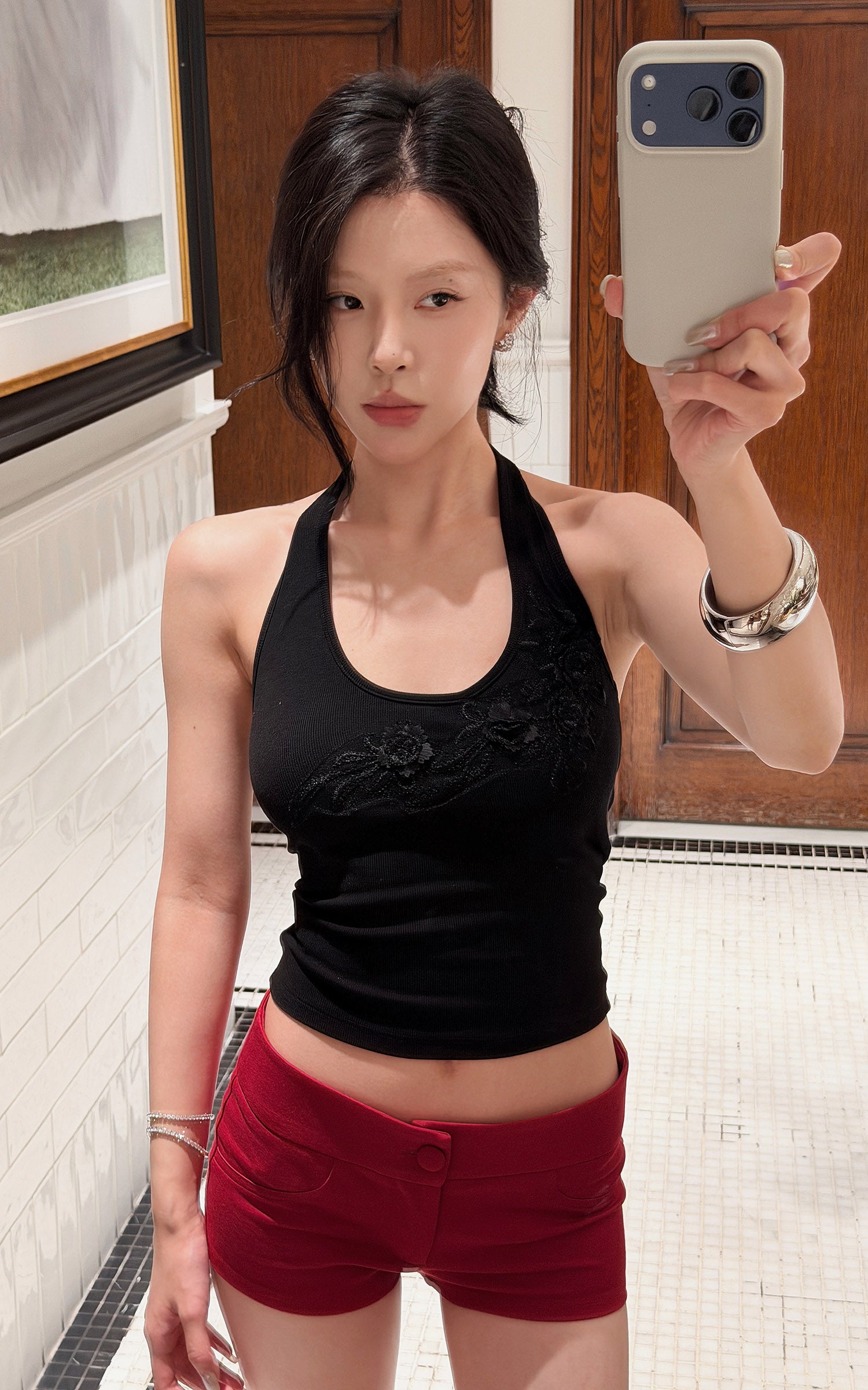 Hydrae Low-Rise Sculpted Micro Shorts with Curved Pocket Seams and Tailored Back Pockets