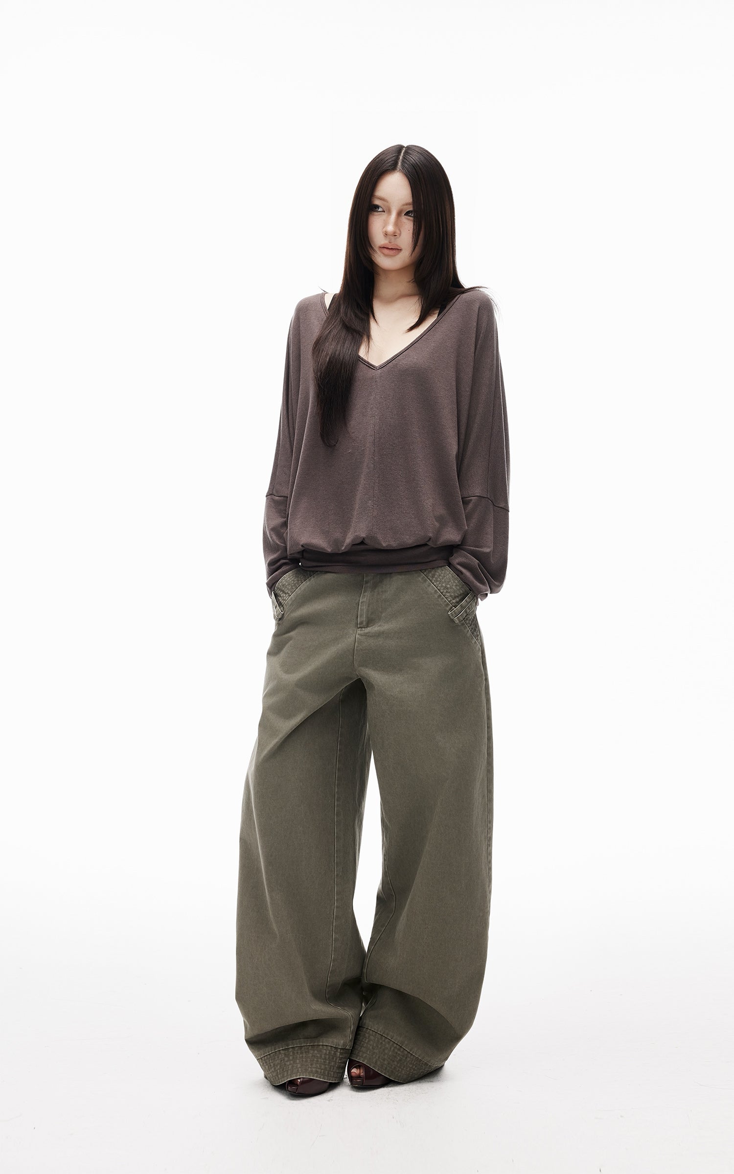 IAMXIAA Relaxed V-Neck Knit Long Sleeve Top