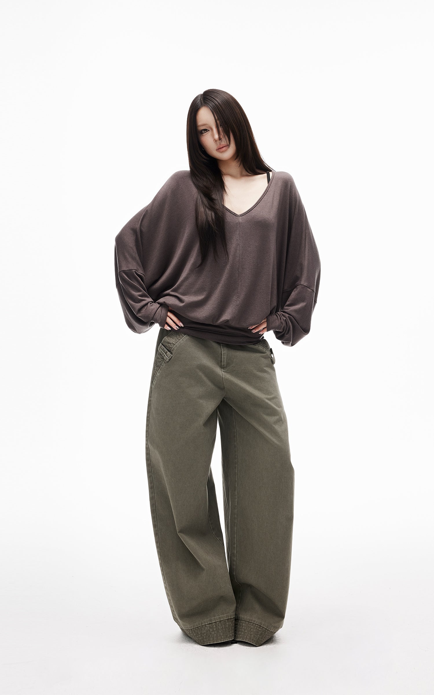 IAMXIAA Relaxed V-Neck Knit Long Sleeve Top