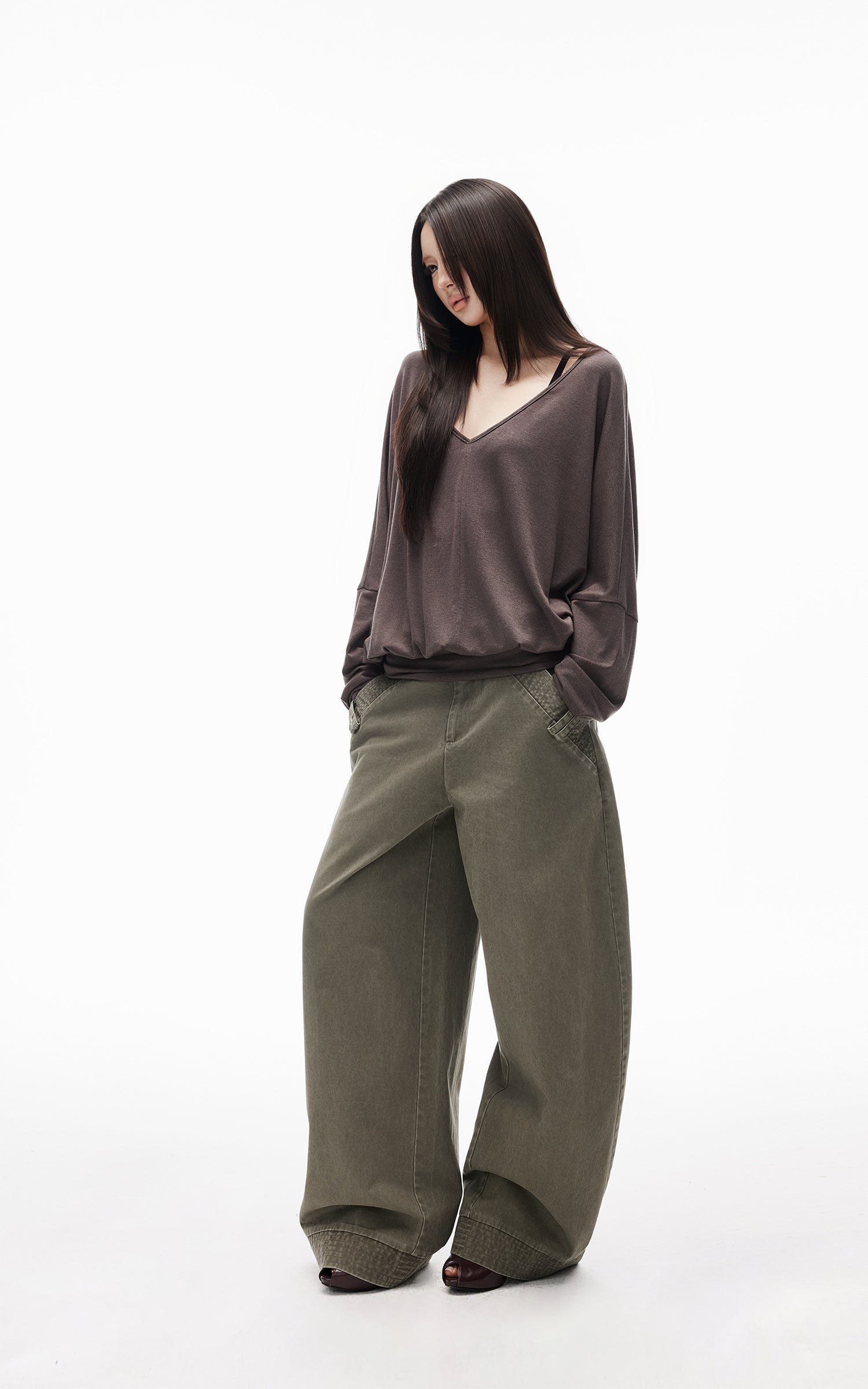 IAMXIAA Relaxed V-Neck Knit Long Sleeve Top