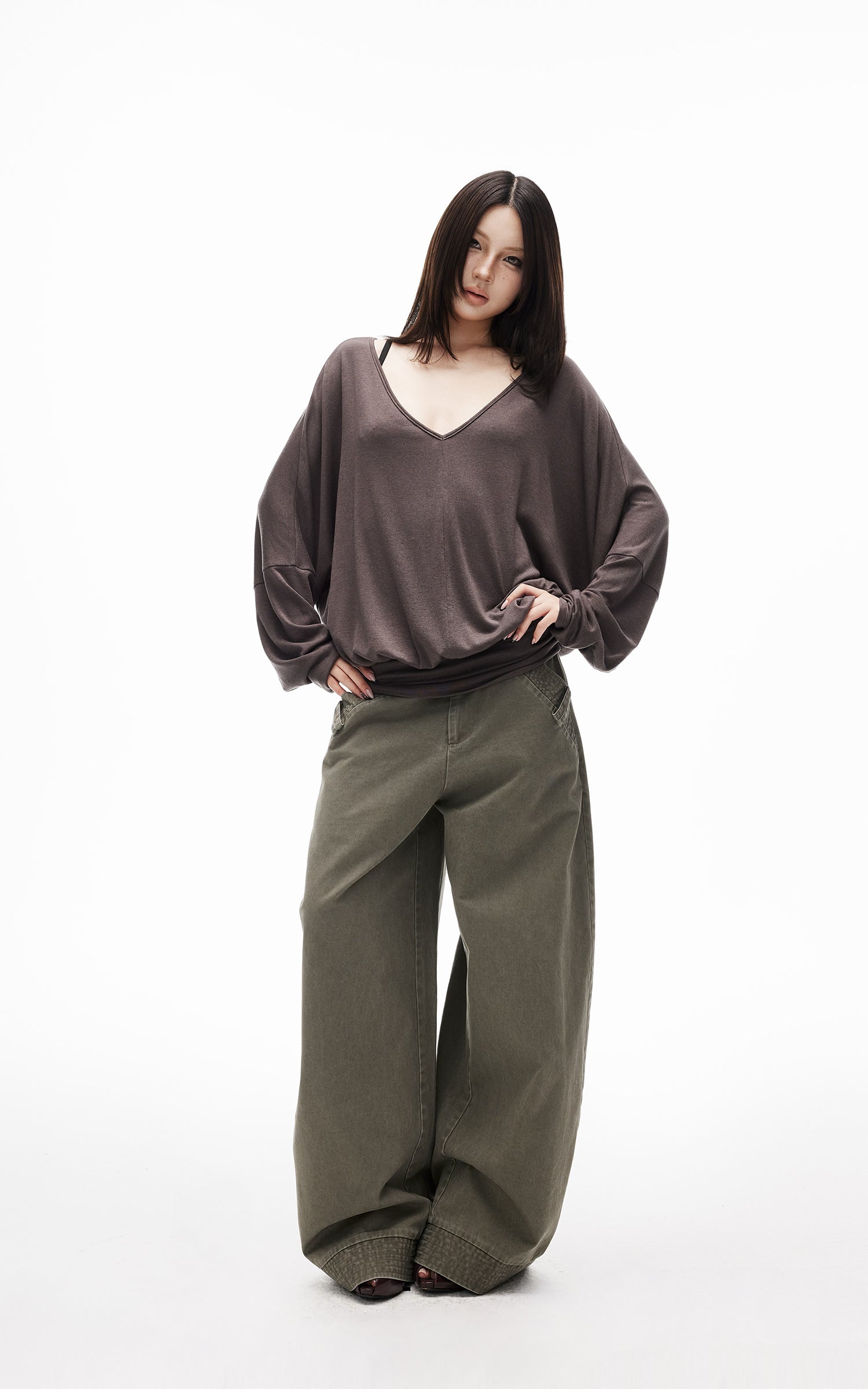 IAMXIAA Relaxed V-Neck Knit Long Sleeve Top