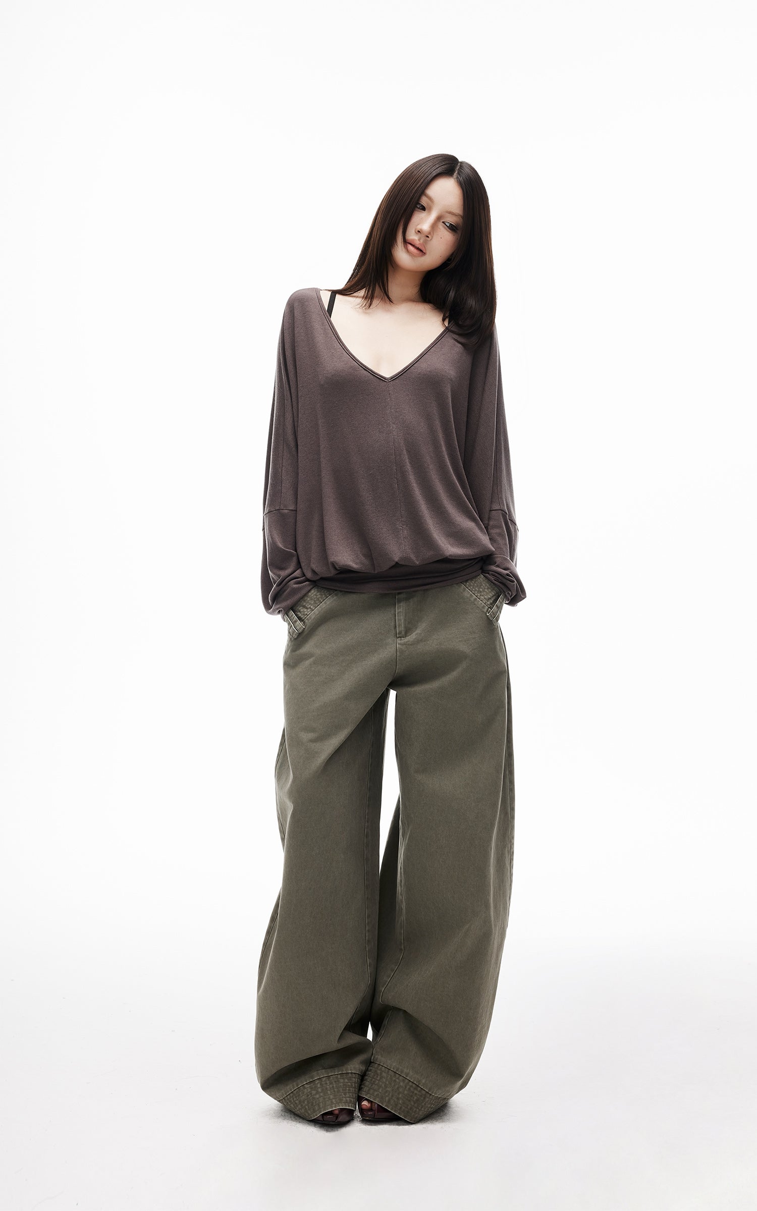 IAMXIAA Relaxed V-Neck Knit Long Sleeve Top