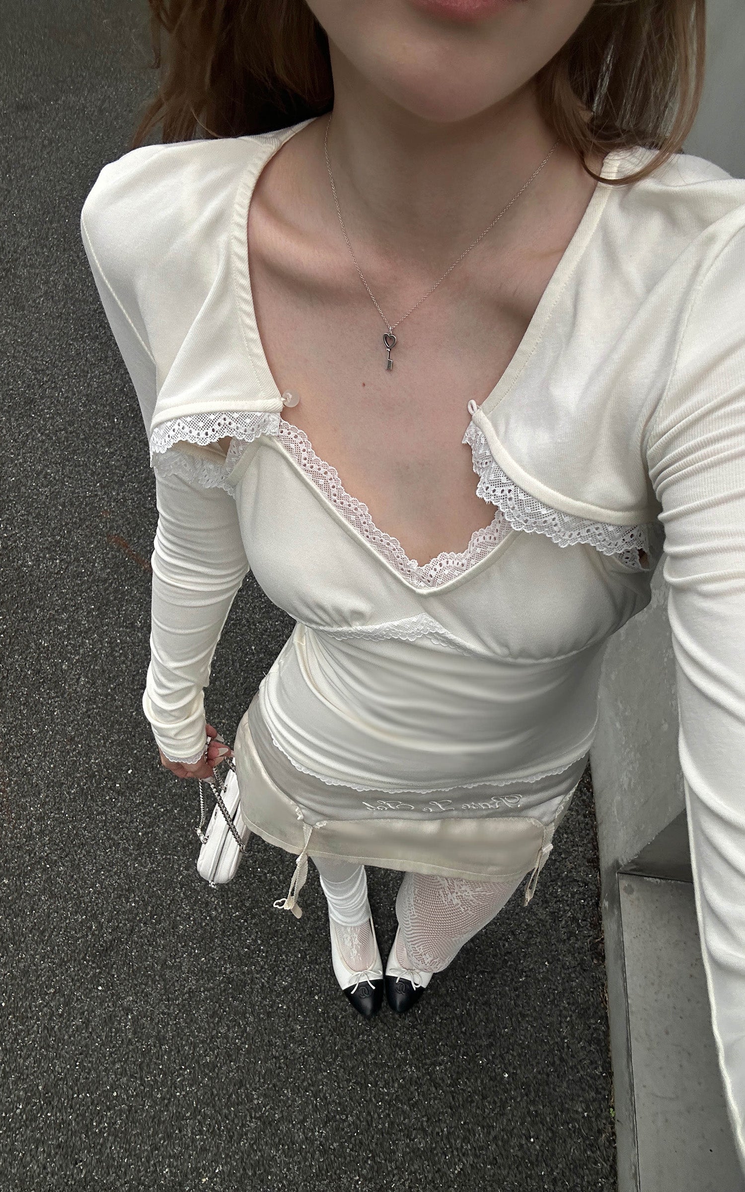 Rase le sol T-shirt à manches longues avec découpes et bordure en dentelle