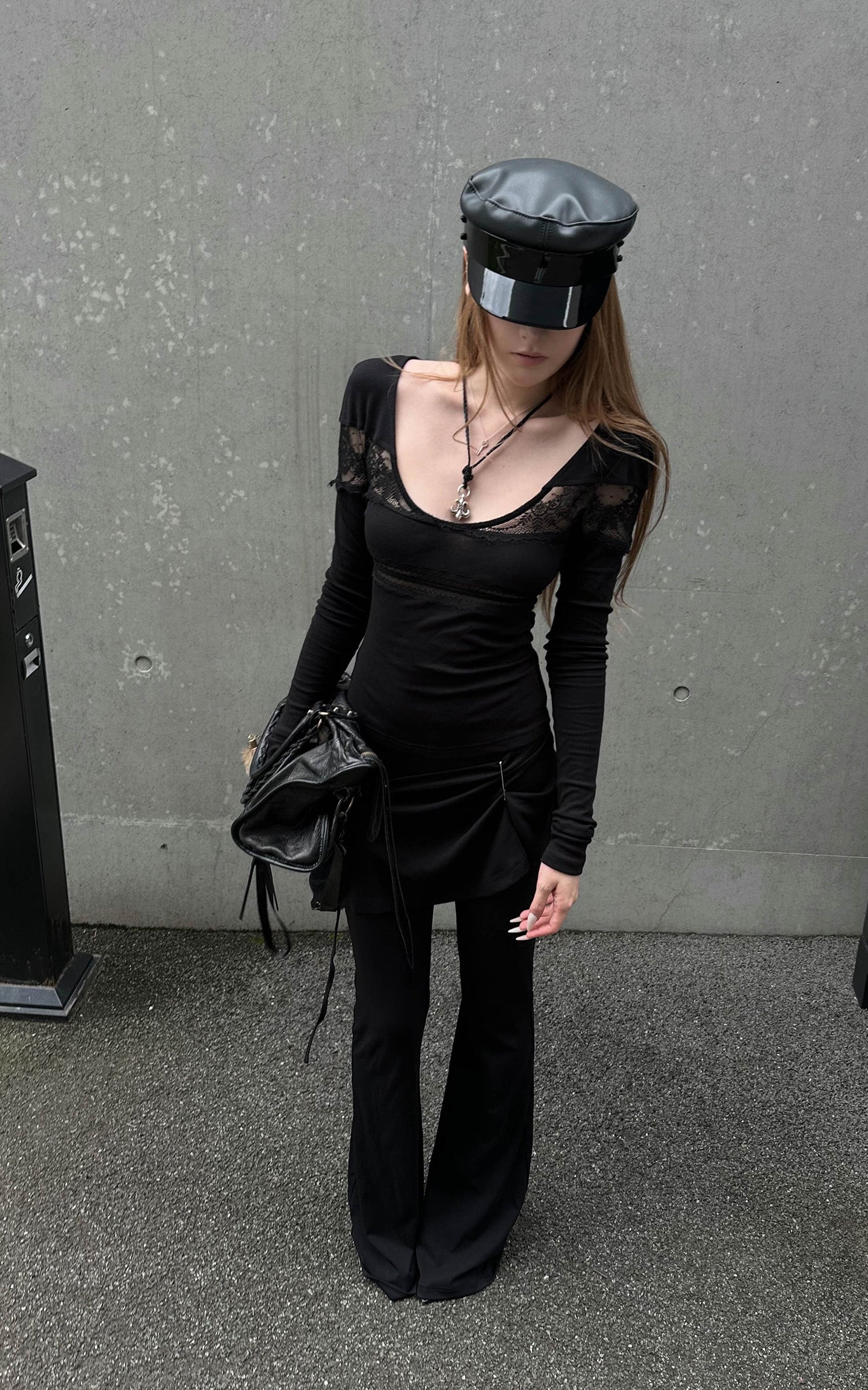 Rase le sol Lace-Panel Off-Shoulder Fitted Long-Sleeve T-Shirt