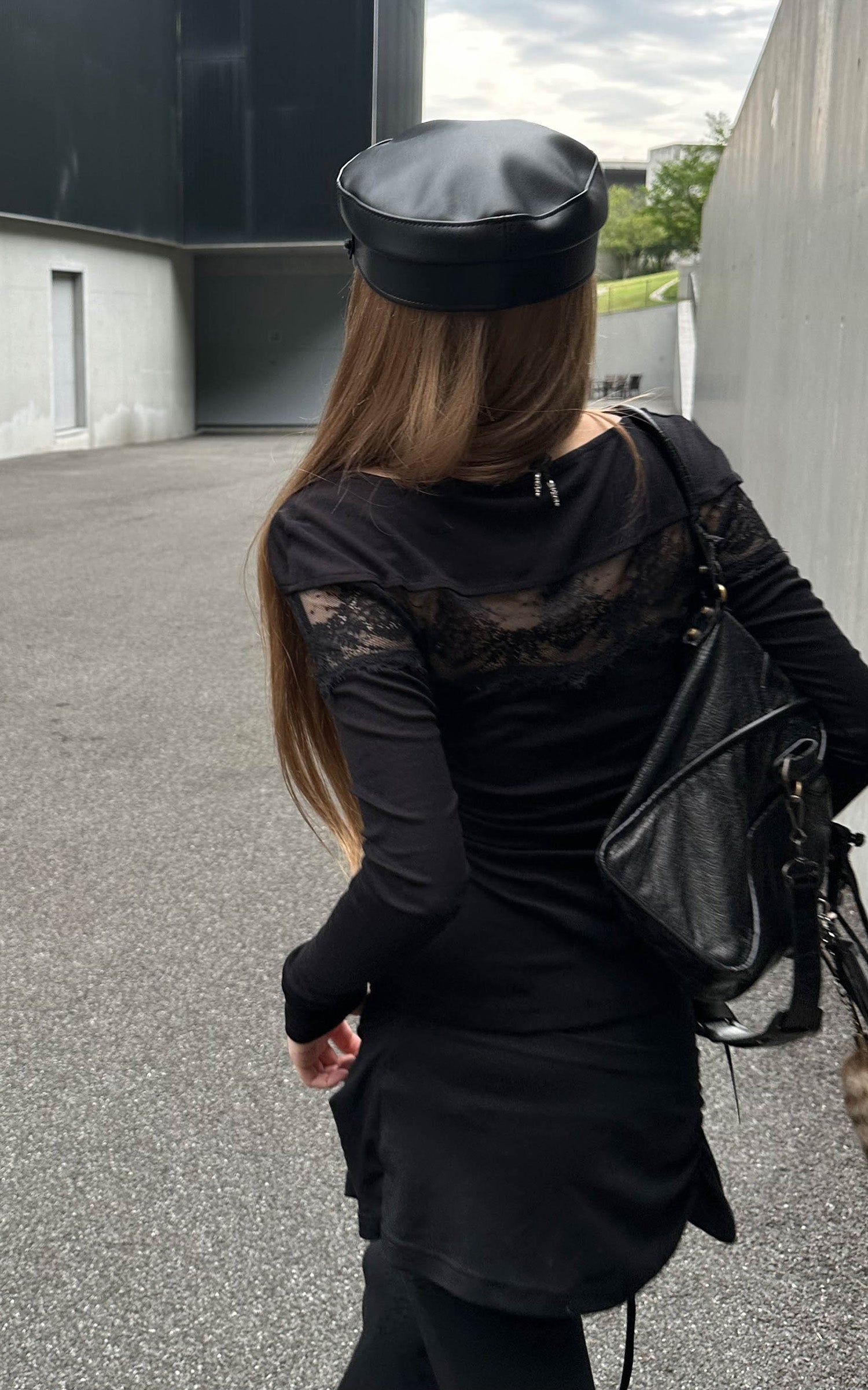 Rase le sol Lace-Panel Off-Shoulder Fitted Long-Sleeve T-Shirt