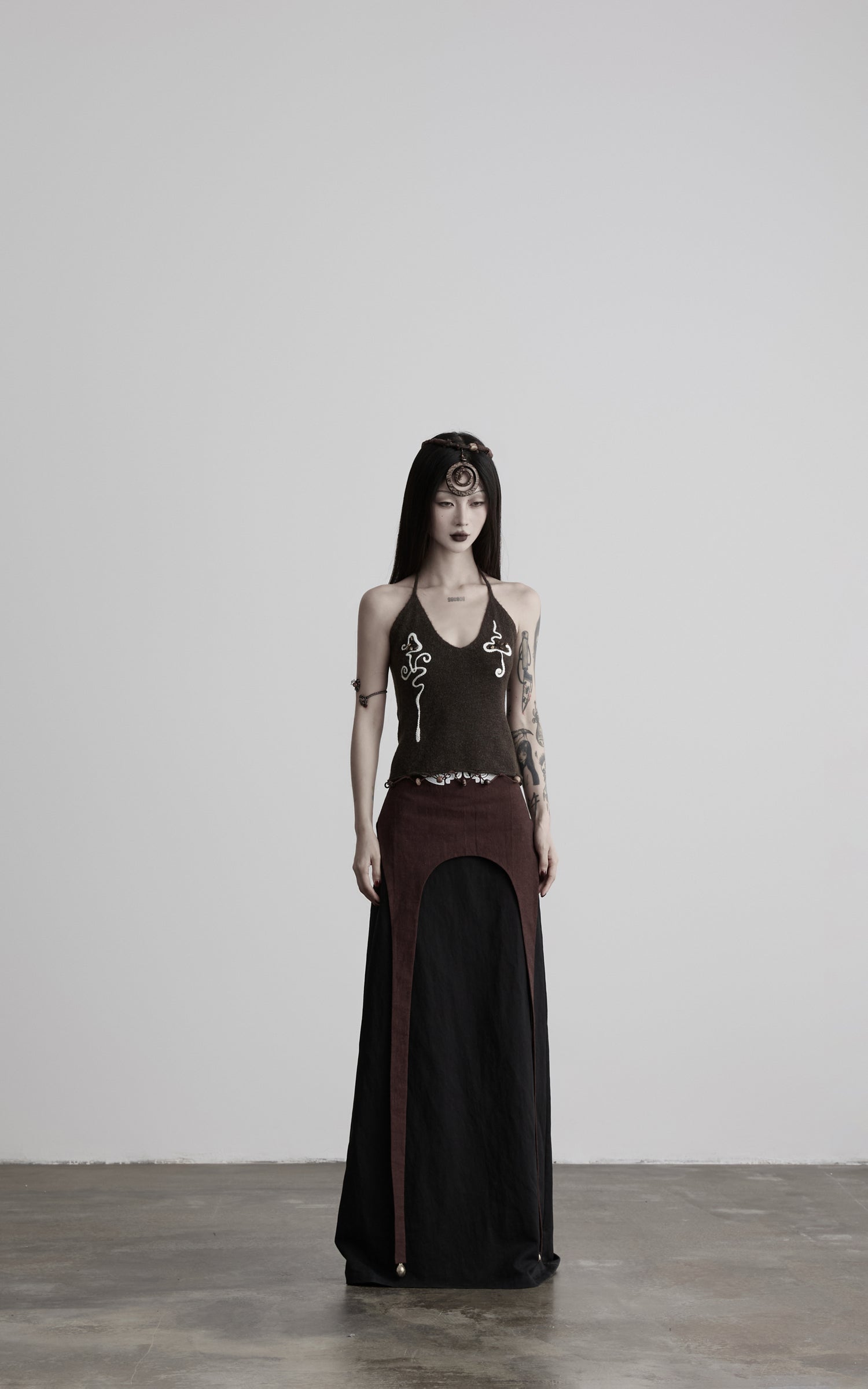 DOINDULGE V-Neck Halter Embroidered Knit Top