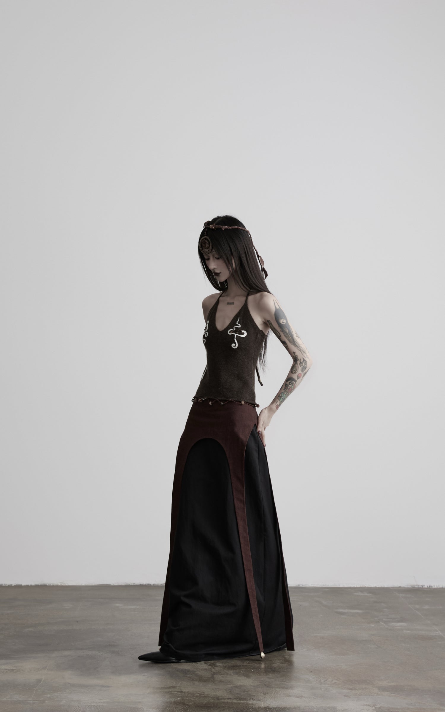 DOINDULGE V-Neck Halter Embroidered Knit Top