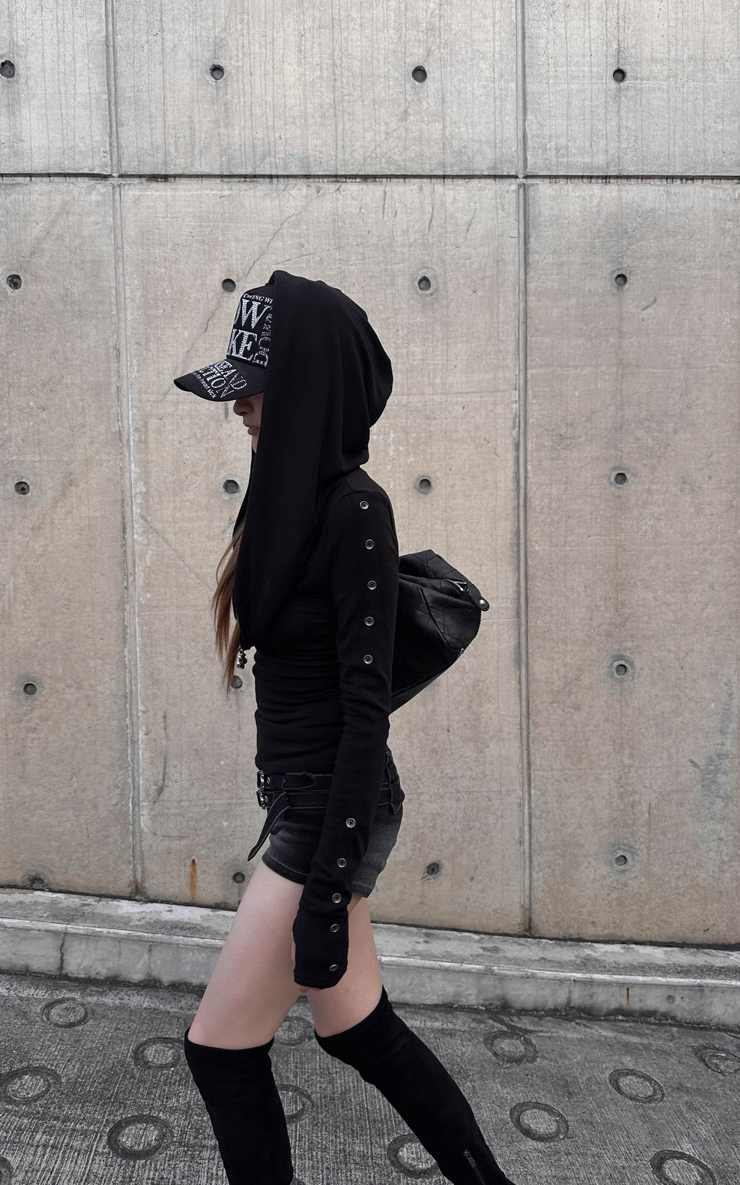 Rase le sol Hooded Cowl-Neck Button-Detail Long-Sleeve T-Shirt
