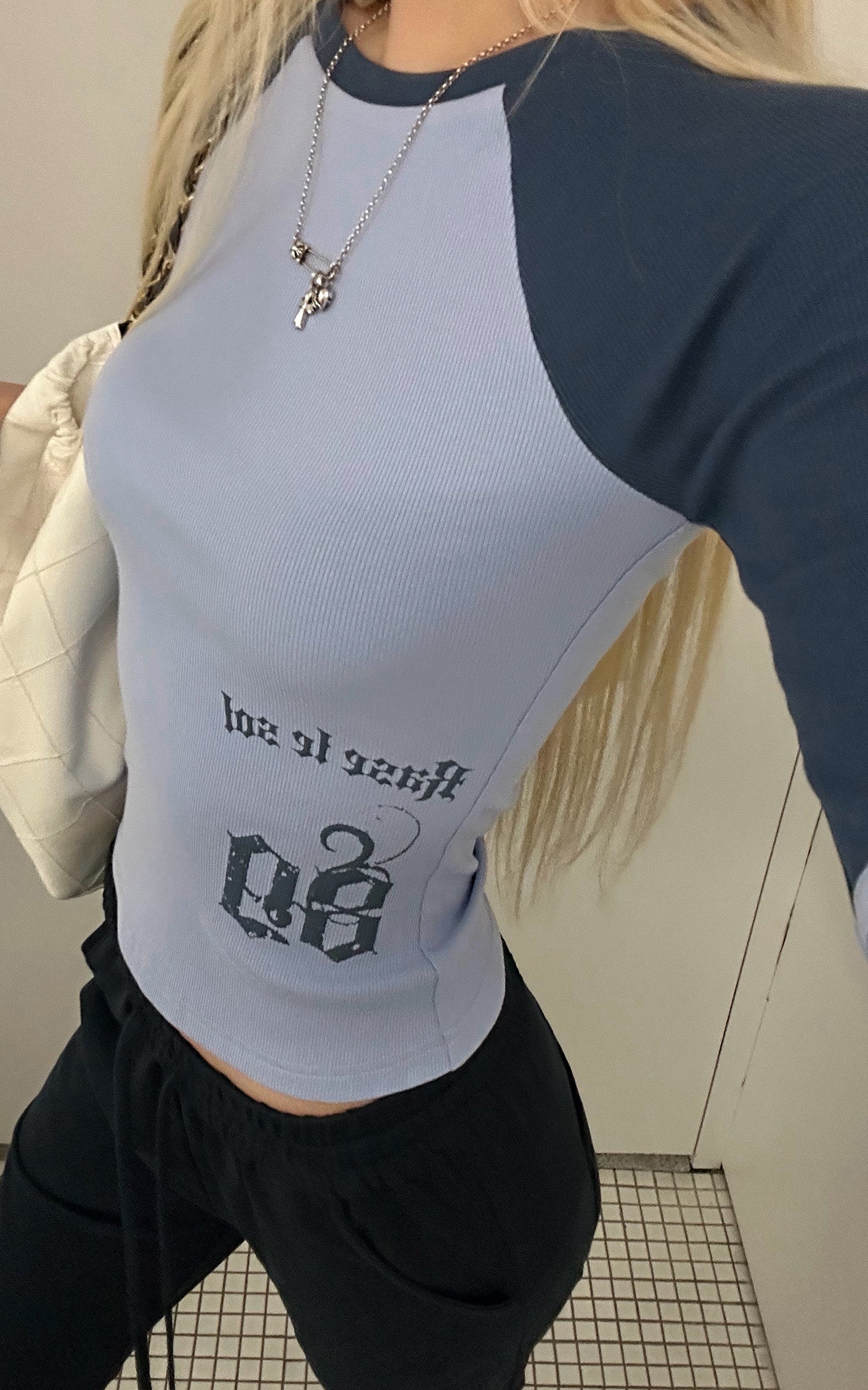 Rase le sol Gothic Graphic Contrast Raglan Slim Fit Top