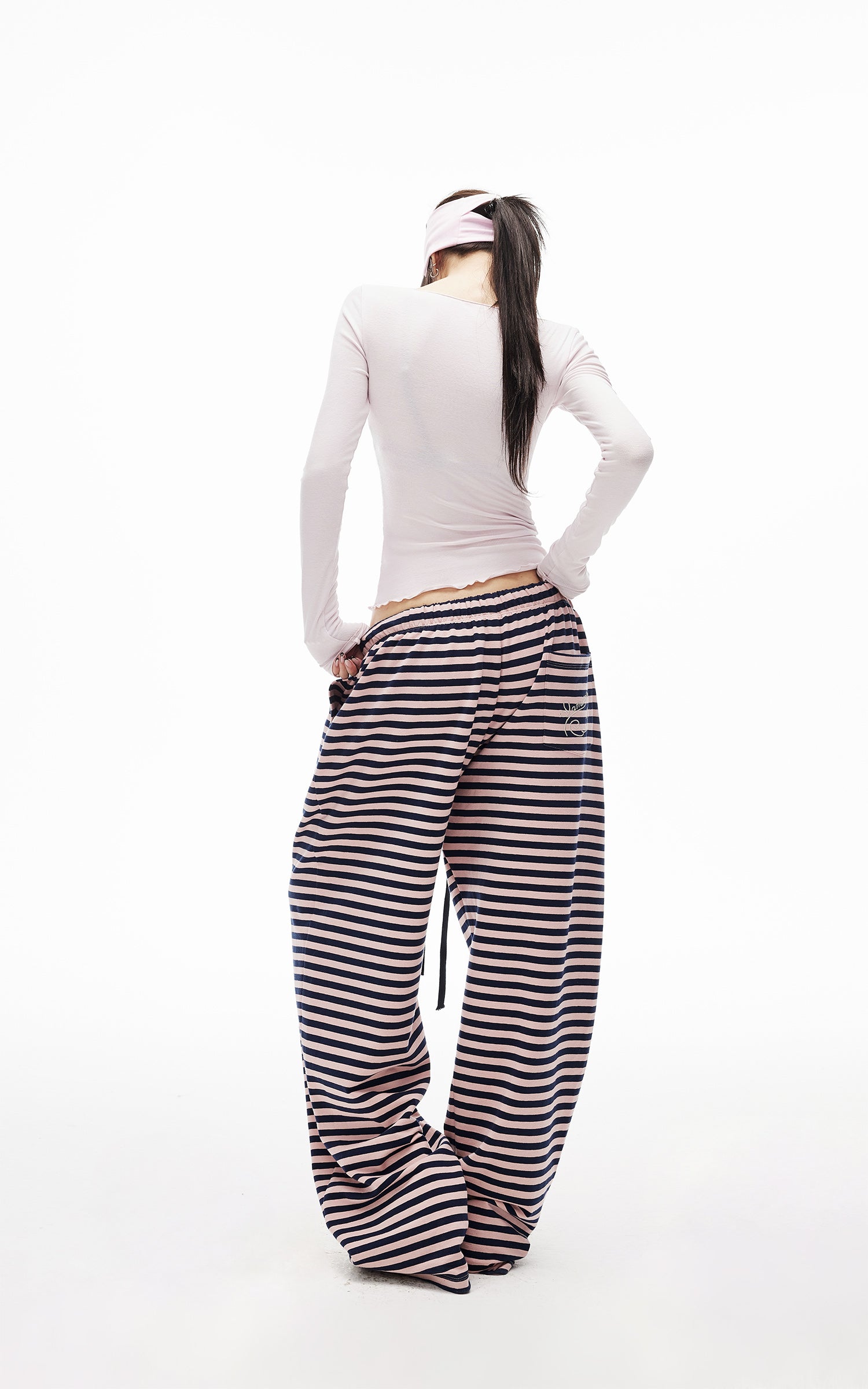 IAMXIAA Scoop Neck Pocket Long Sleeve Tee
