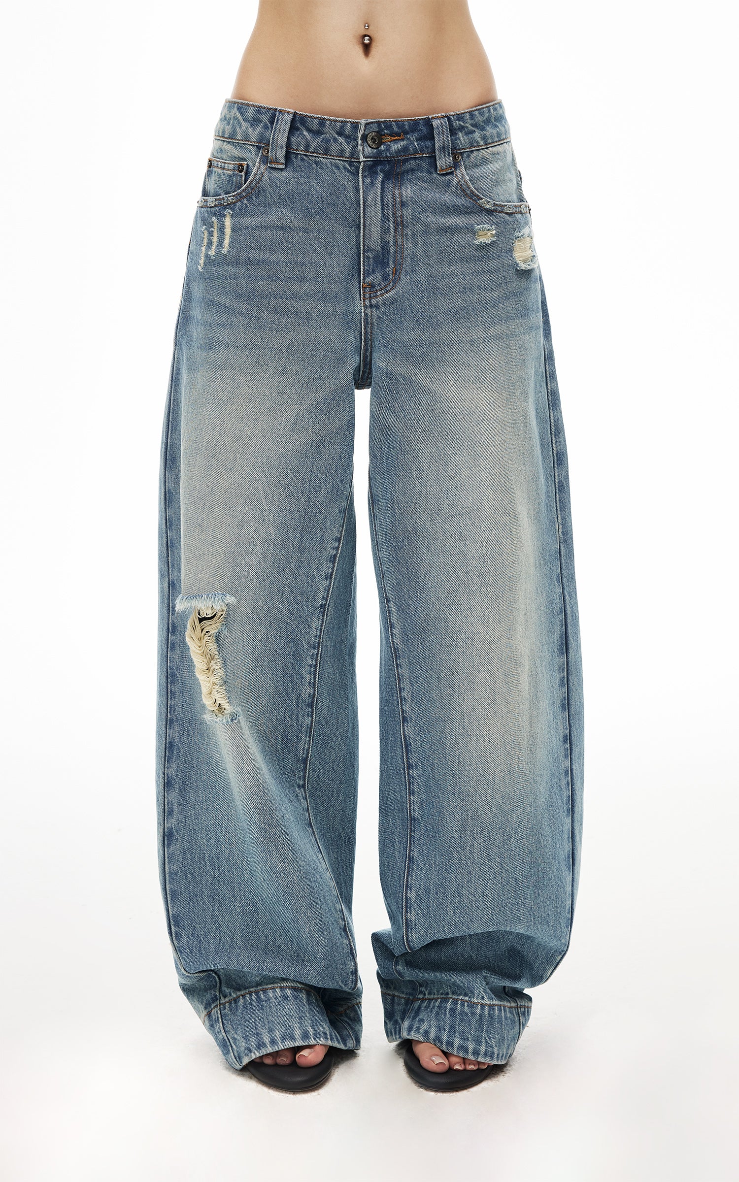 IAMXIAA Light Wash Distressed Baggy Jeans
