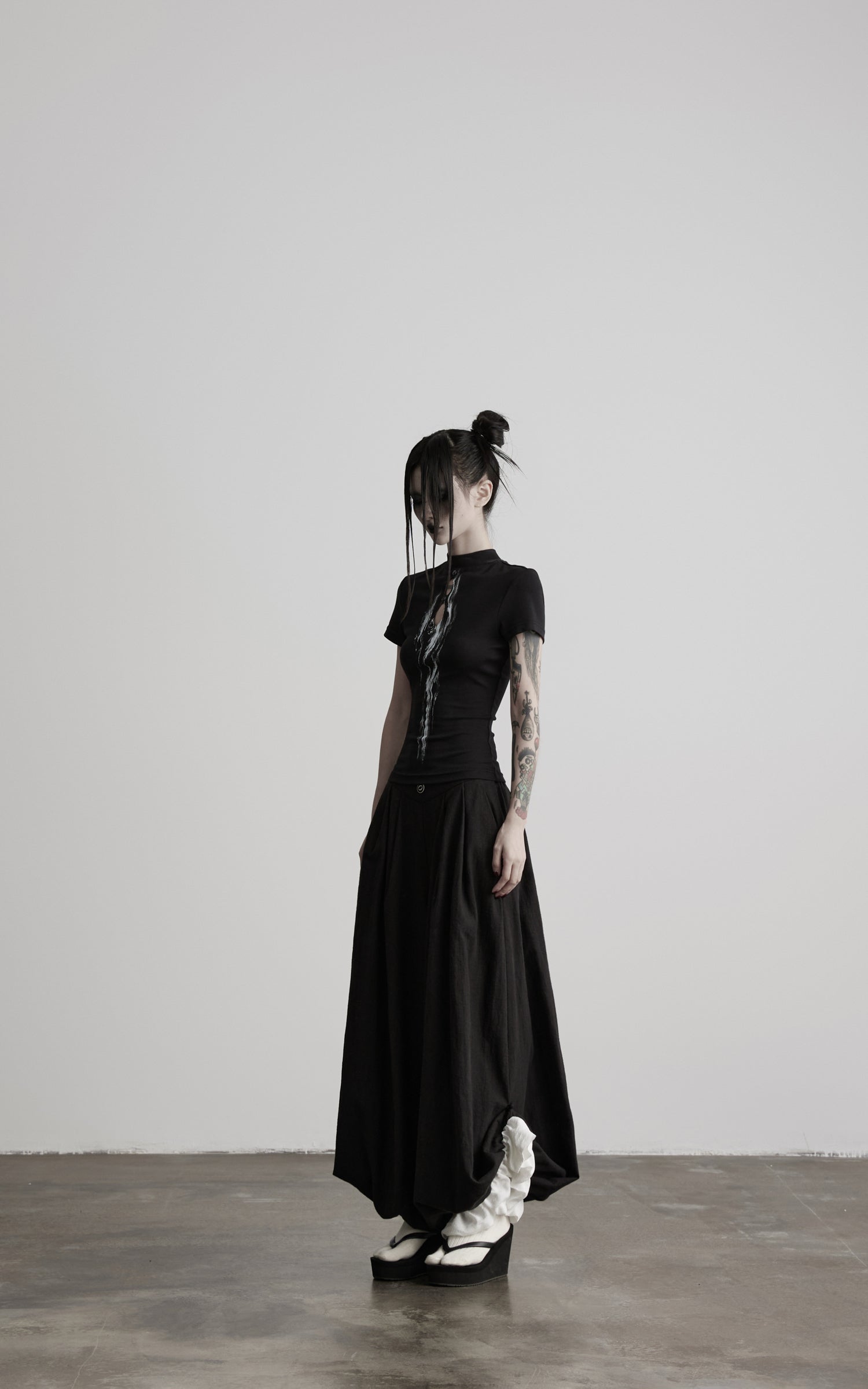 DOINDULGE Low-Rise Pleated Wide-Leg Balloon Pants