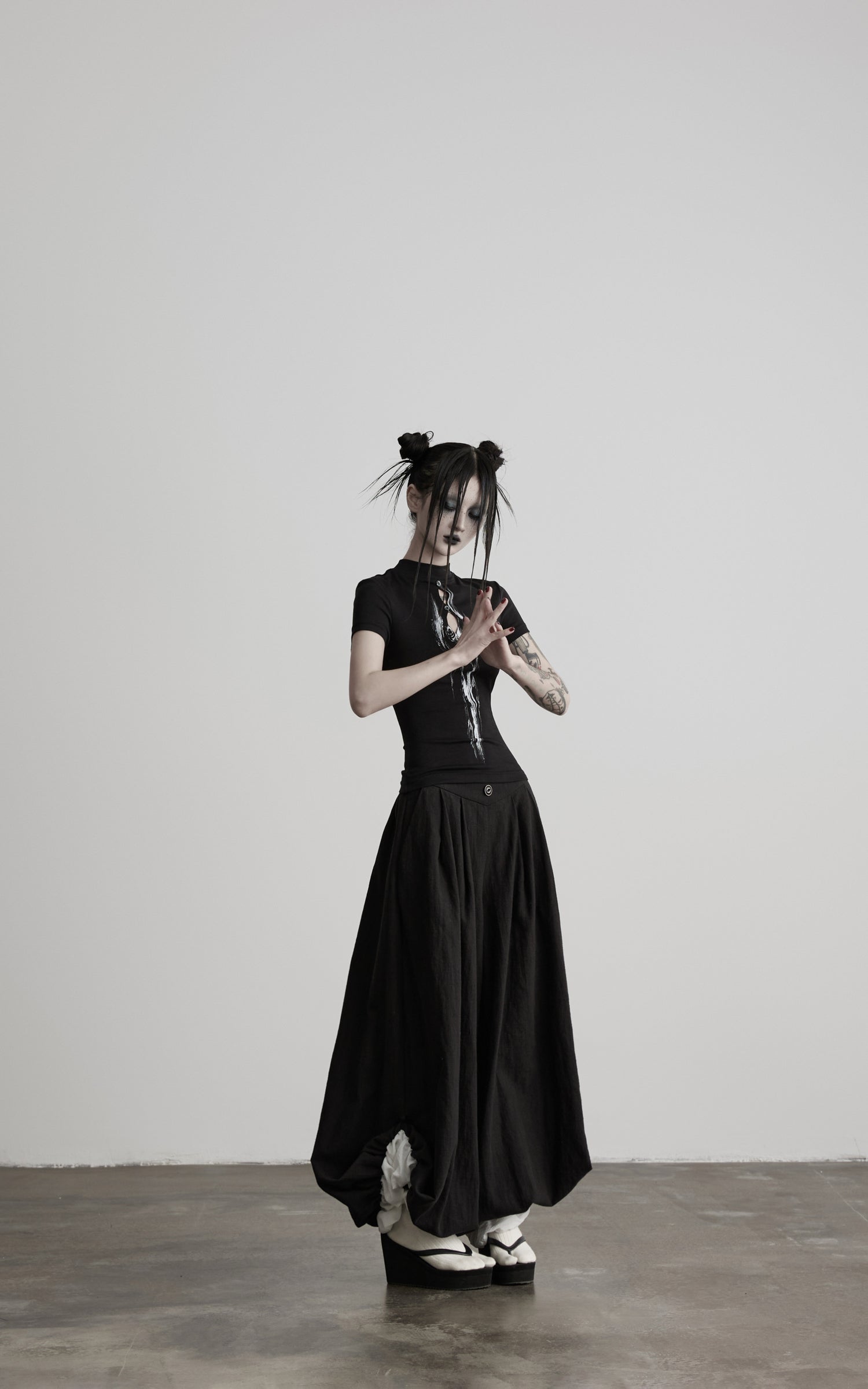 DOINDULGE Low-Rise Pleated Wide-Leg Balloon Pants