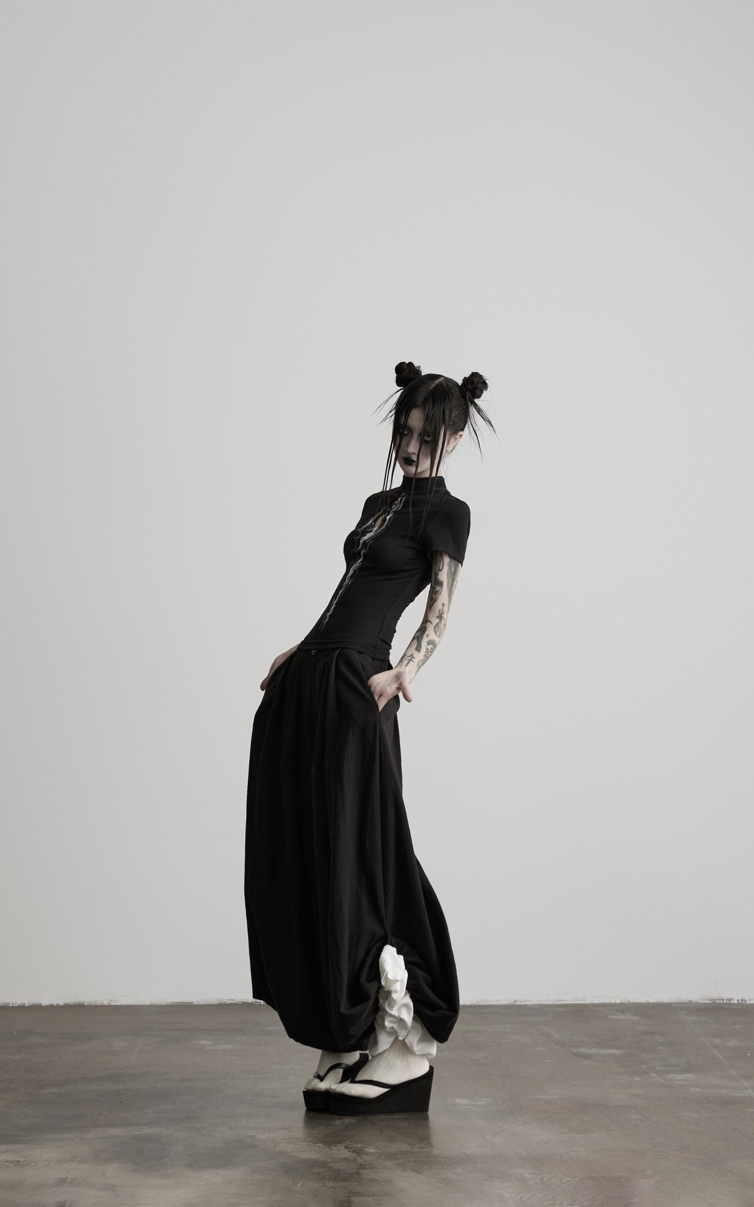 DOINDULGE Low-Rise Pleated Wide-Leg Balloon Pants