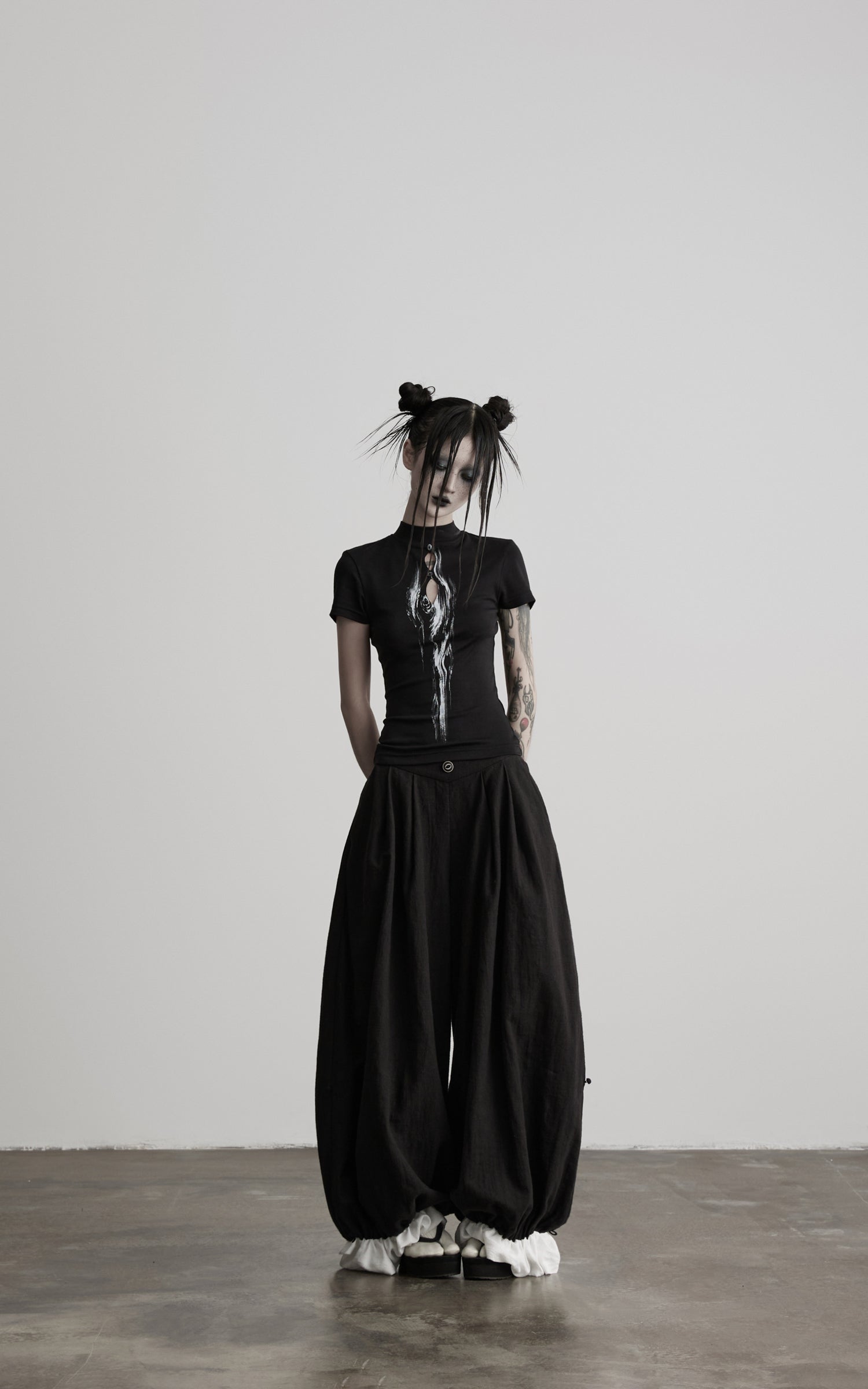 DOINDULGE Mock Neck Keyhole Fitted T-Shirt