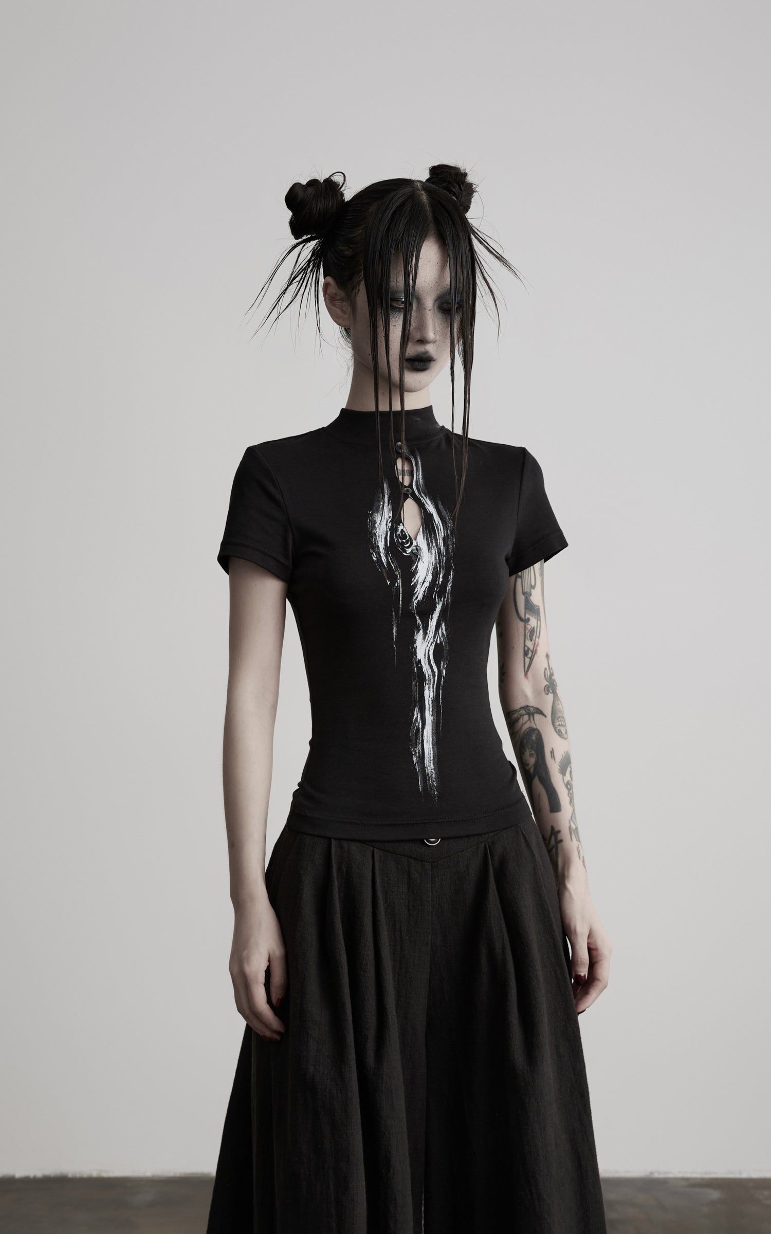 DOINDULGE Mock Neck Keyhole Fitted T-Shirt
