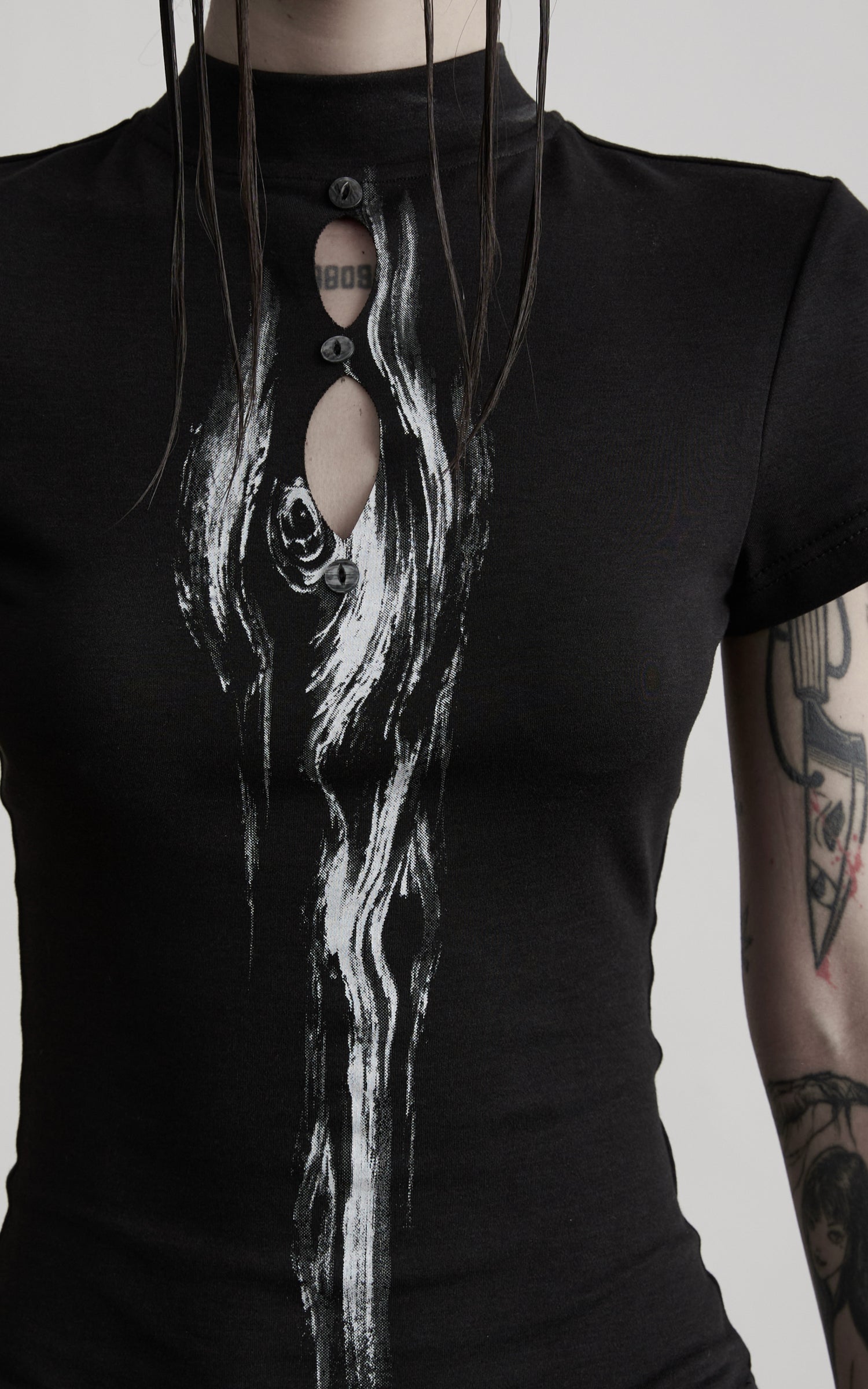 DOINDULGE Mock Neck Keyhole Fitted T-Shirt