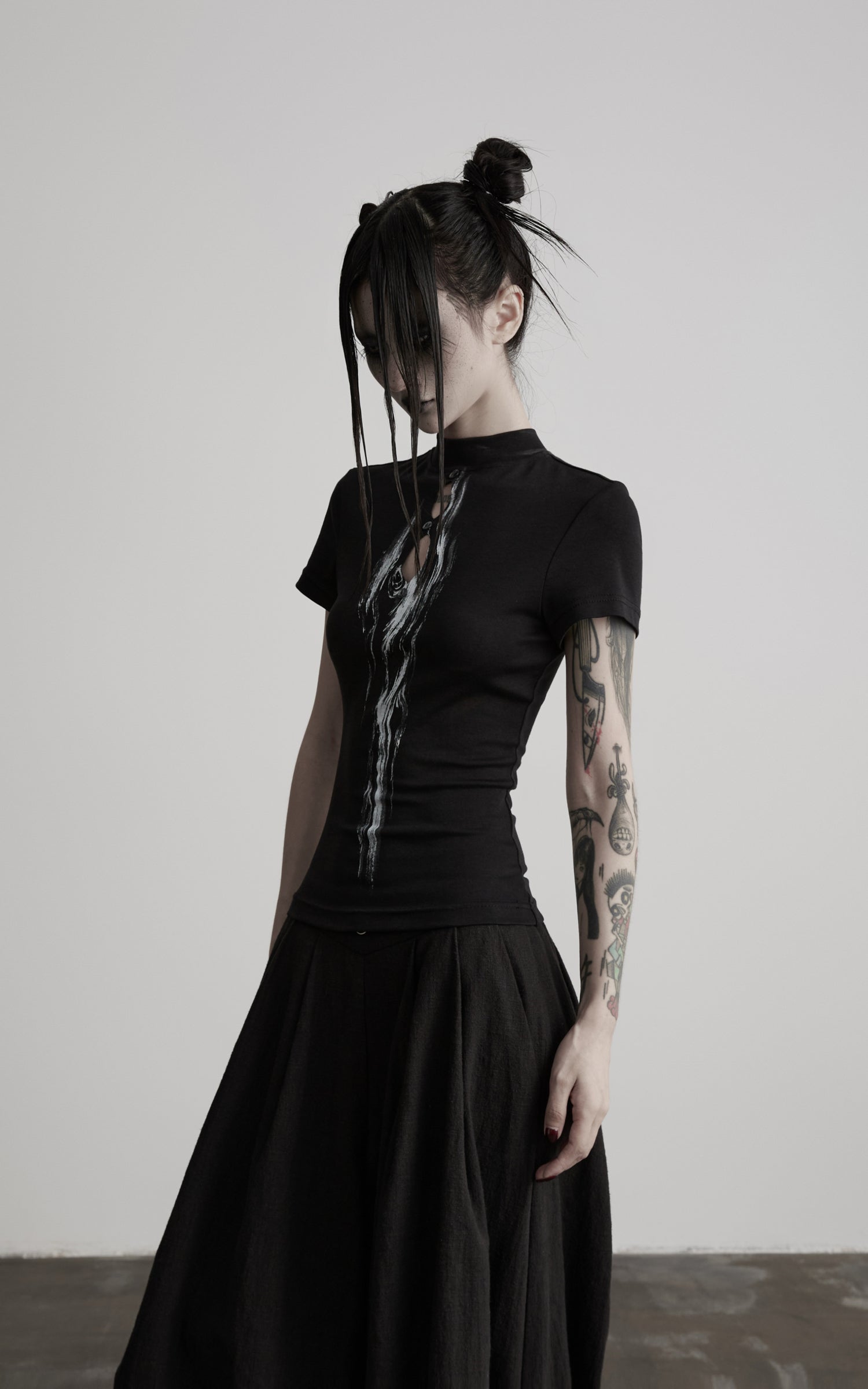 DOINDULGE Mock Neck Keyhole Fitted T-Shirt