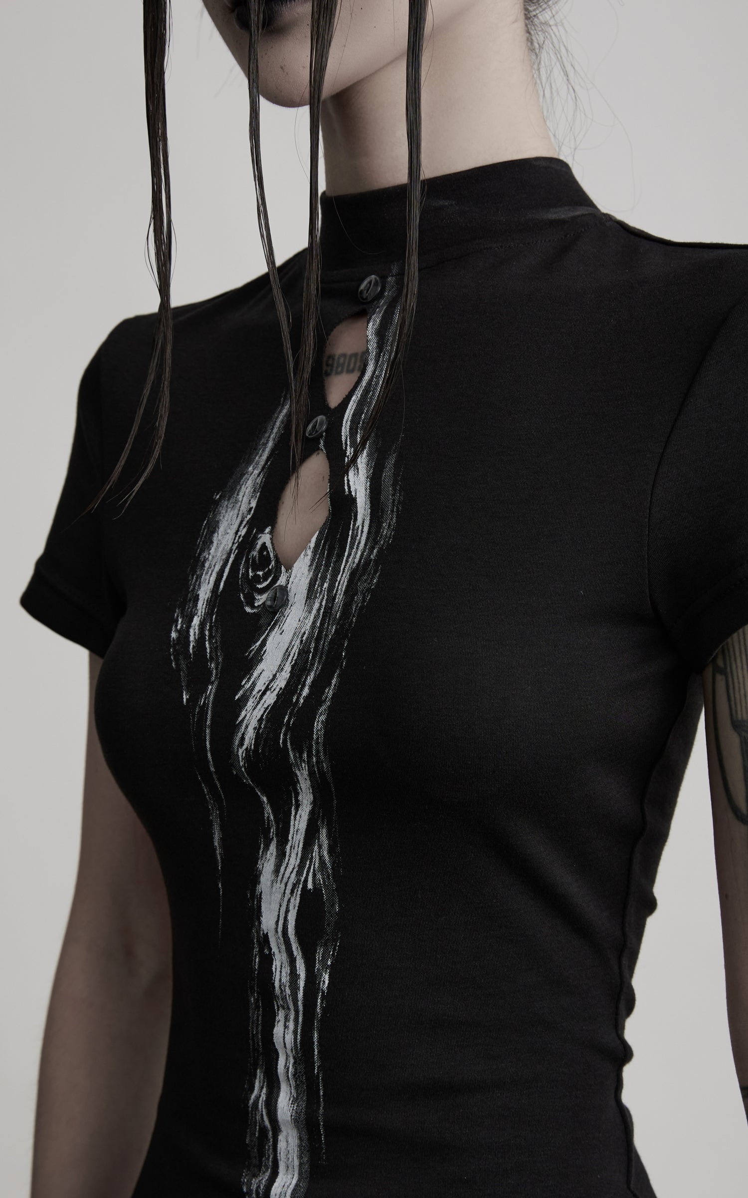 DOINDULGE Mock Neck Keyhole Fitted T-Shirt