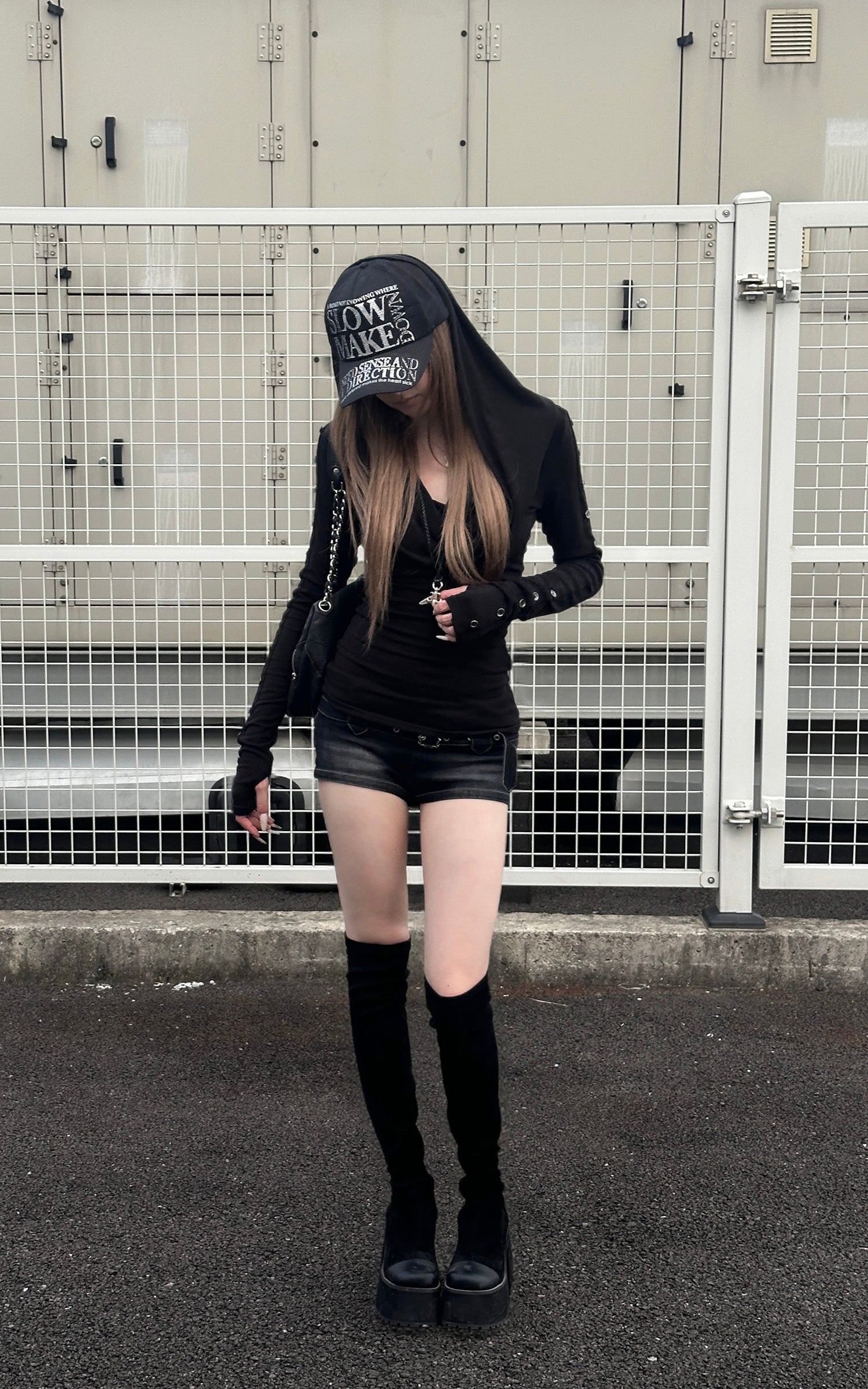 Rase le sol Double-Belt Low-Rise Denim Shorts