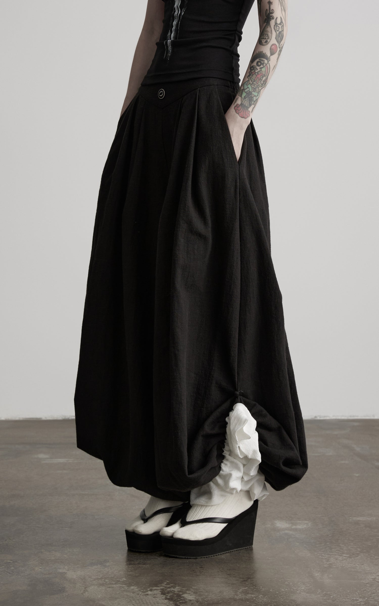DOINDULGE Low-Rise Pleated Wide-Leg Balloon Pants