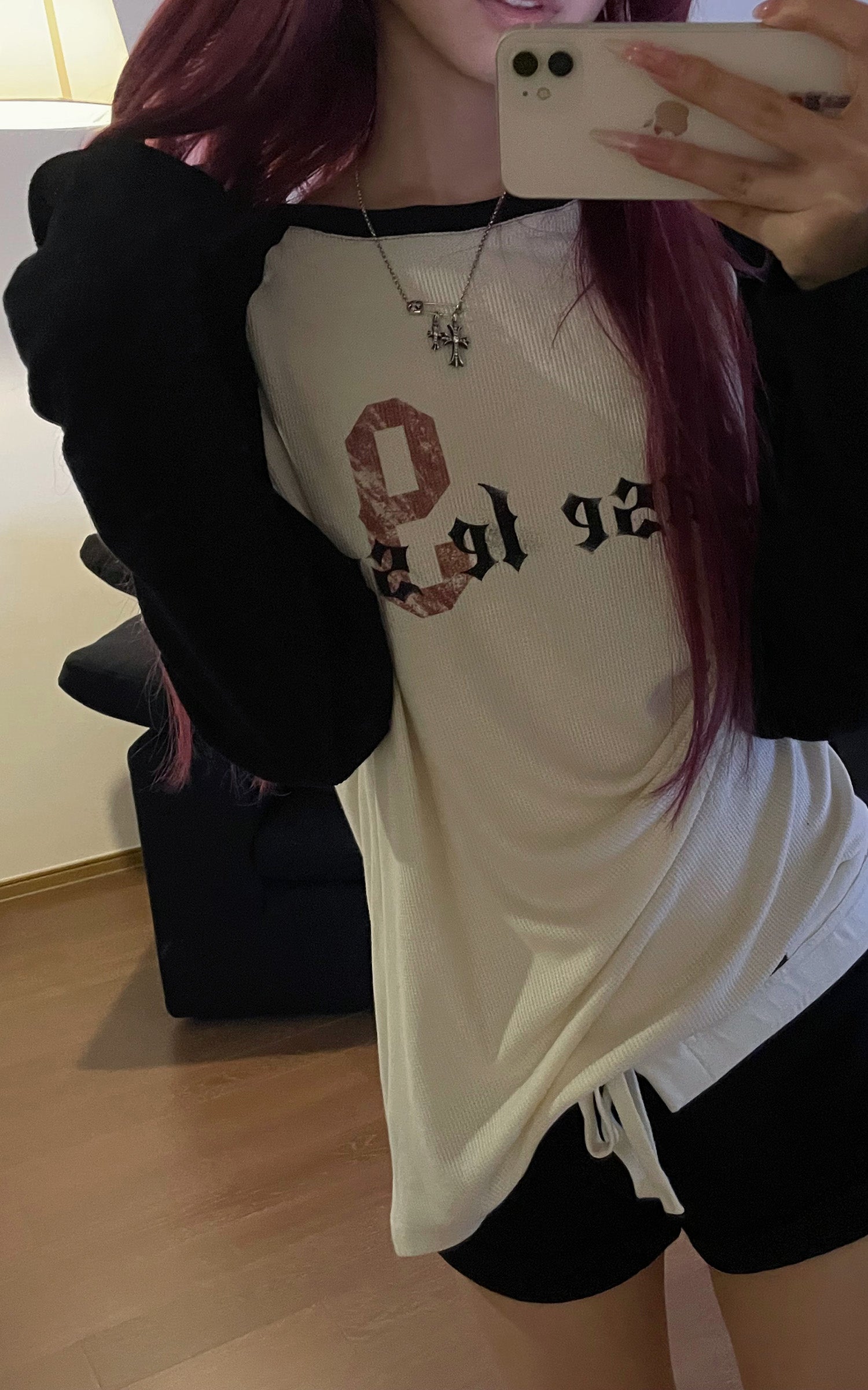 Rase le sol Contrast Raglan Graphic Long Sleeve Top &amp; Low-Rise Shorts Set