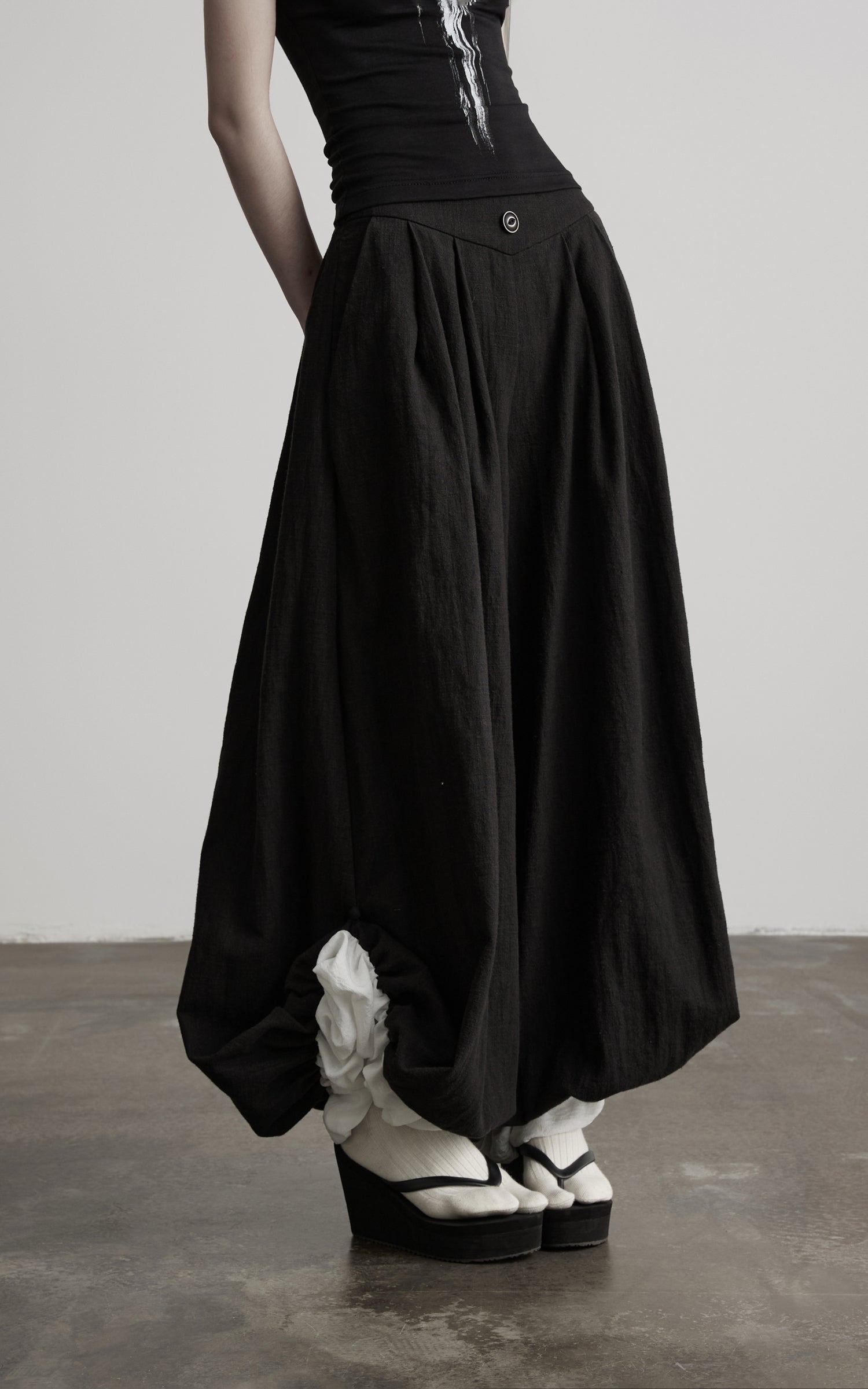 DOINDULGE Low-Rise Pleated Wide-Leg Balloon Pants