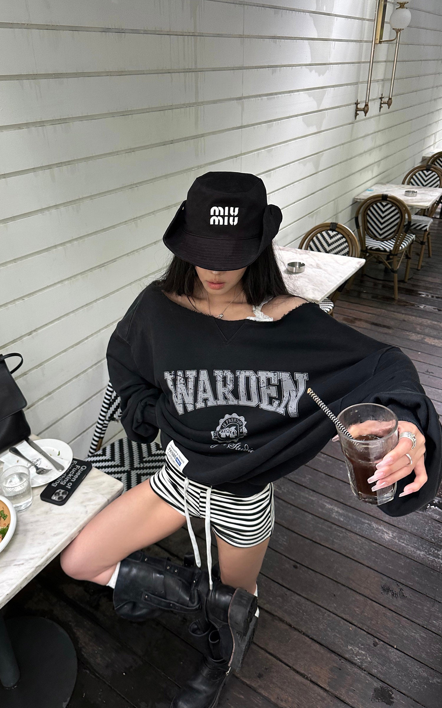 WARDEN EDGE Sweat-shirt surdimensionné à col large avec graphique universitaire usé