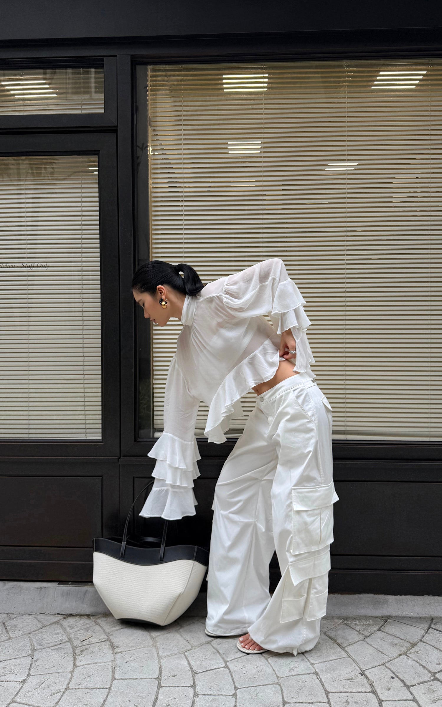 ROVENTE Low-Rise Wide Leg Cargo Pants
