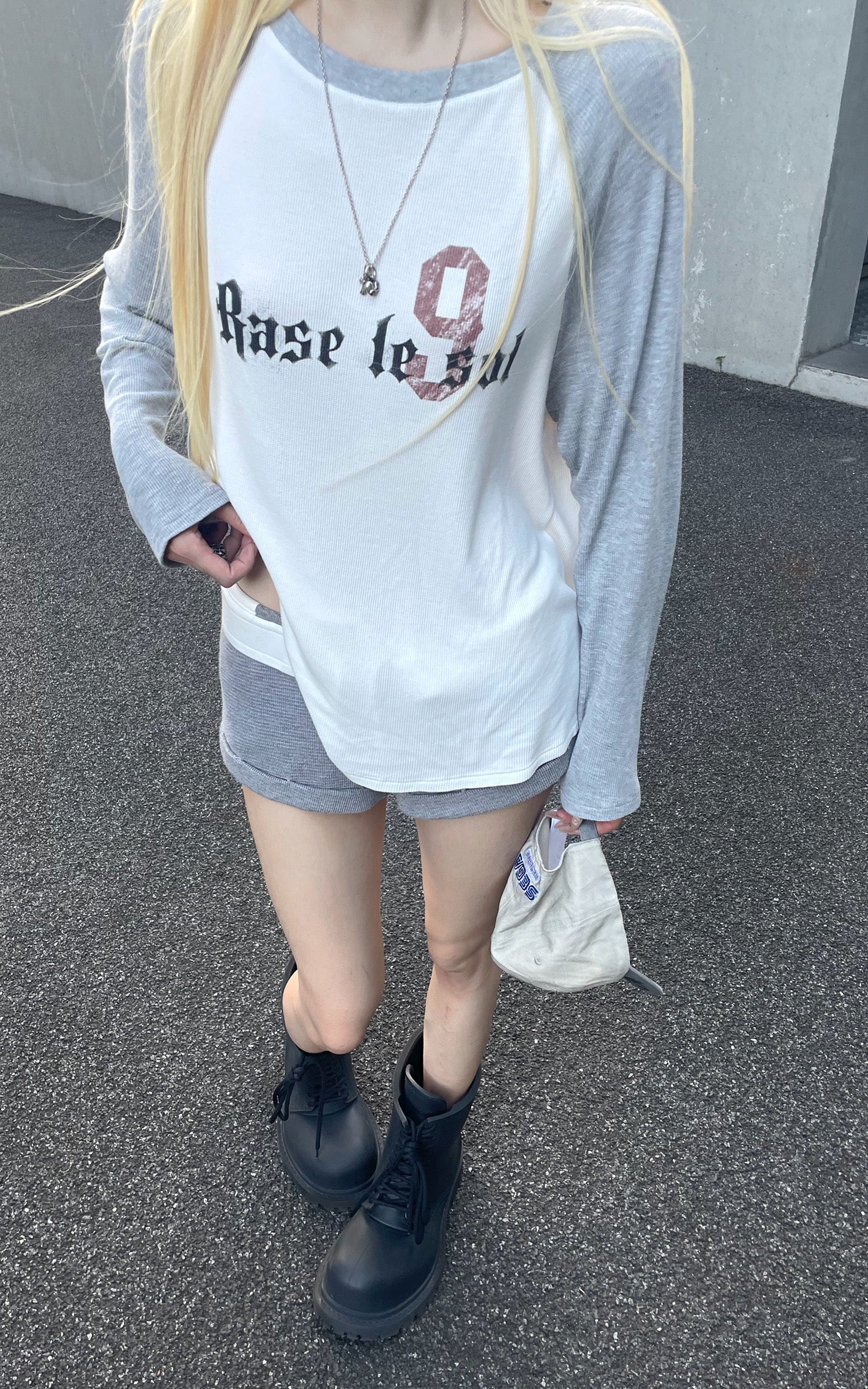 Rase le sol Contrast Raglan Graphic Long Sleeve Top &amp; Low-Rise Shorts Set