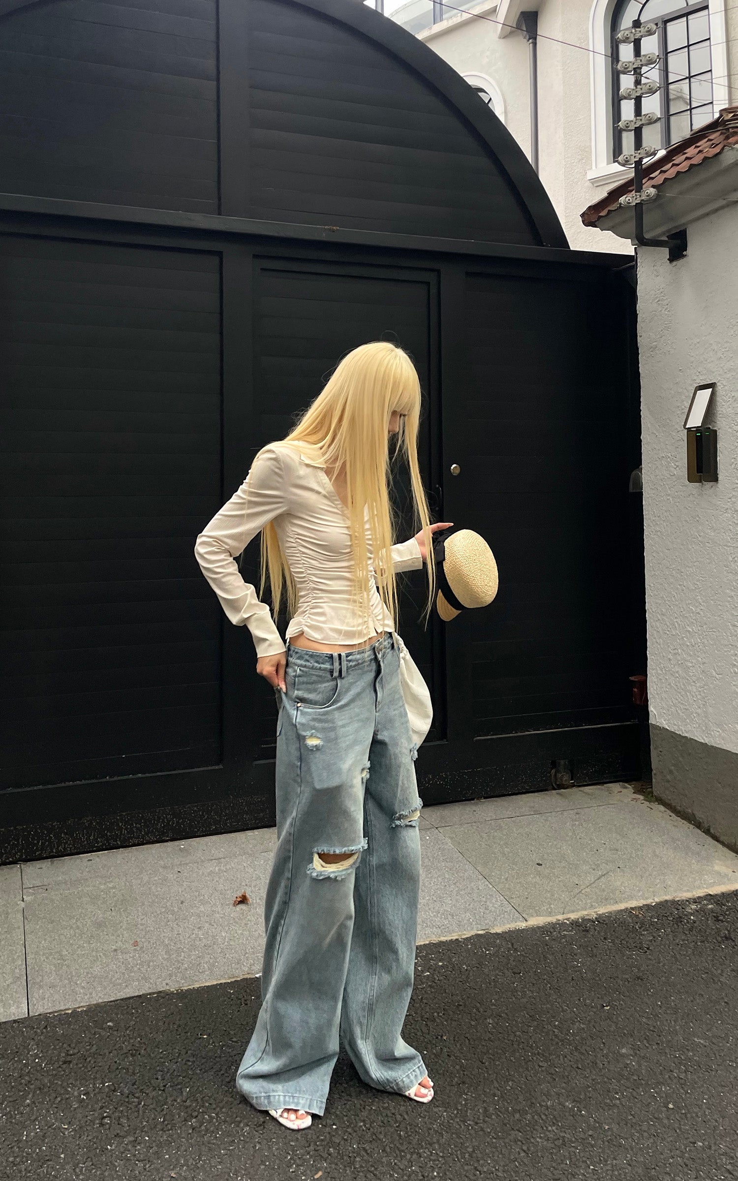 Rase le sol Distressed Low-Rise Wide-Leg Jeans