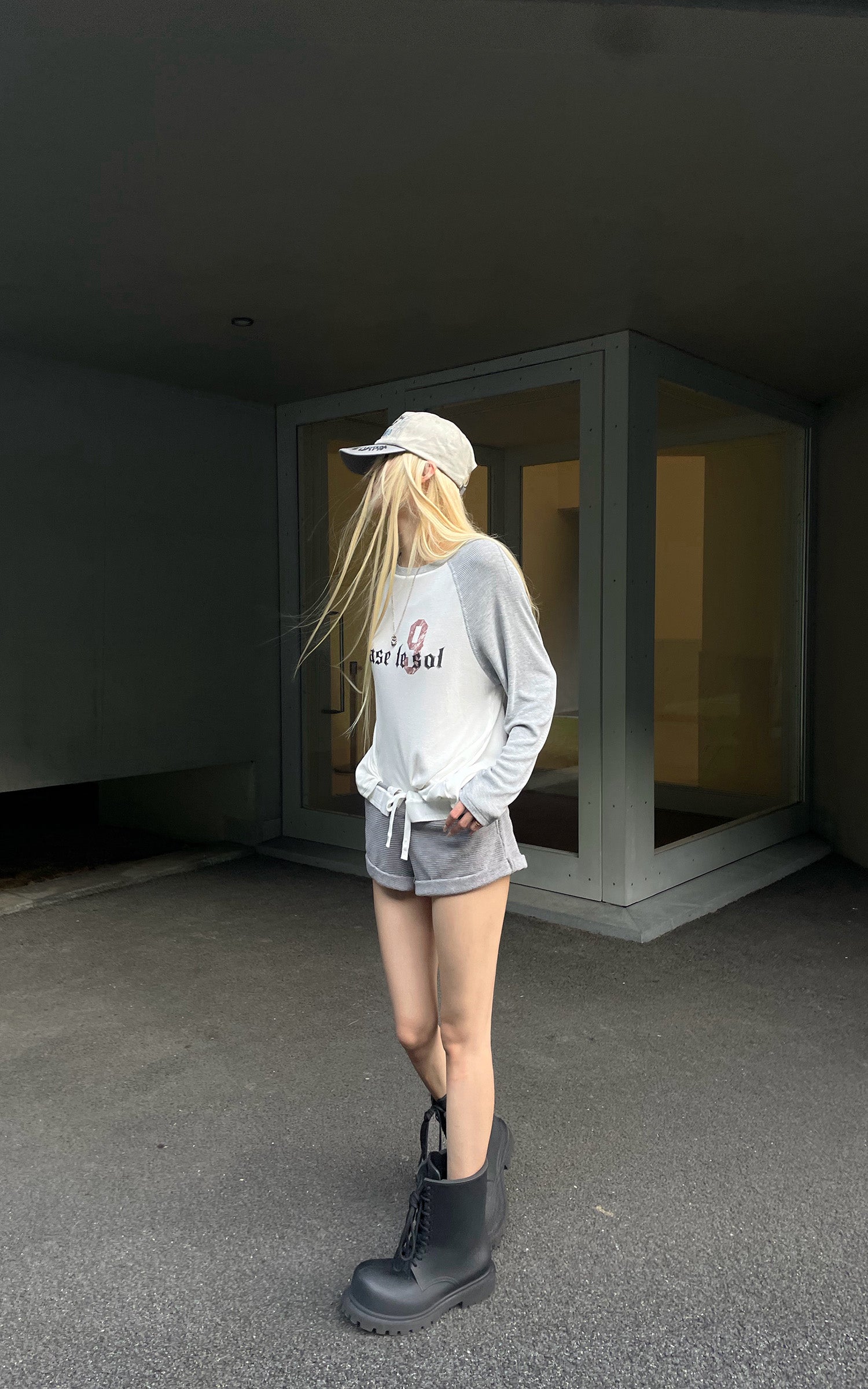 Rase le sol Contrast Raglan Graphic Long Sleeve Top &amp; Low-Rise Shorts Set