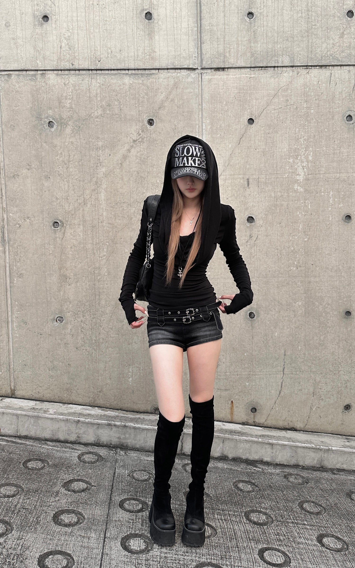 Rase le sol Double-Belt Low-Rise Denim Shorts