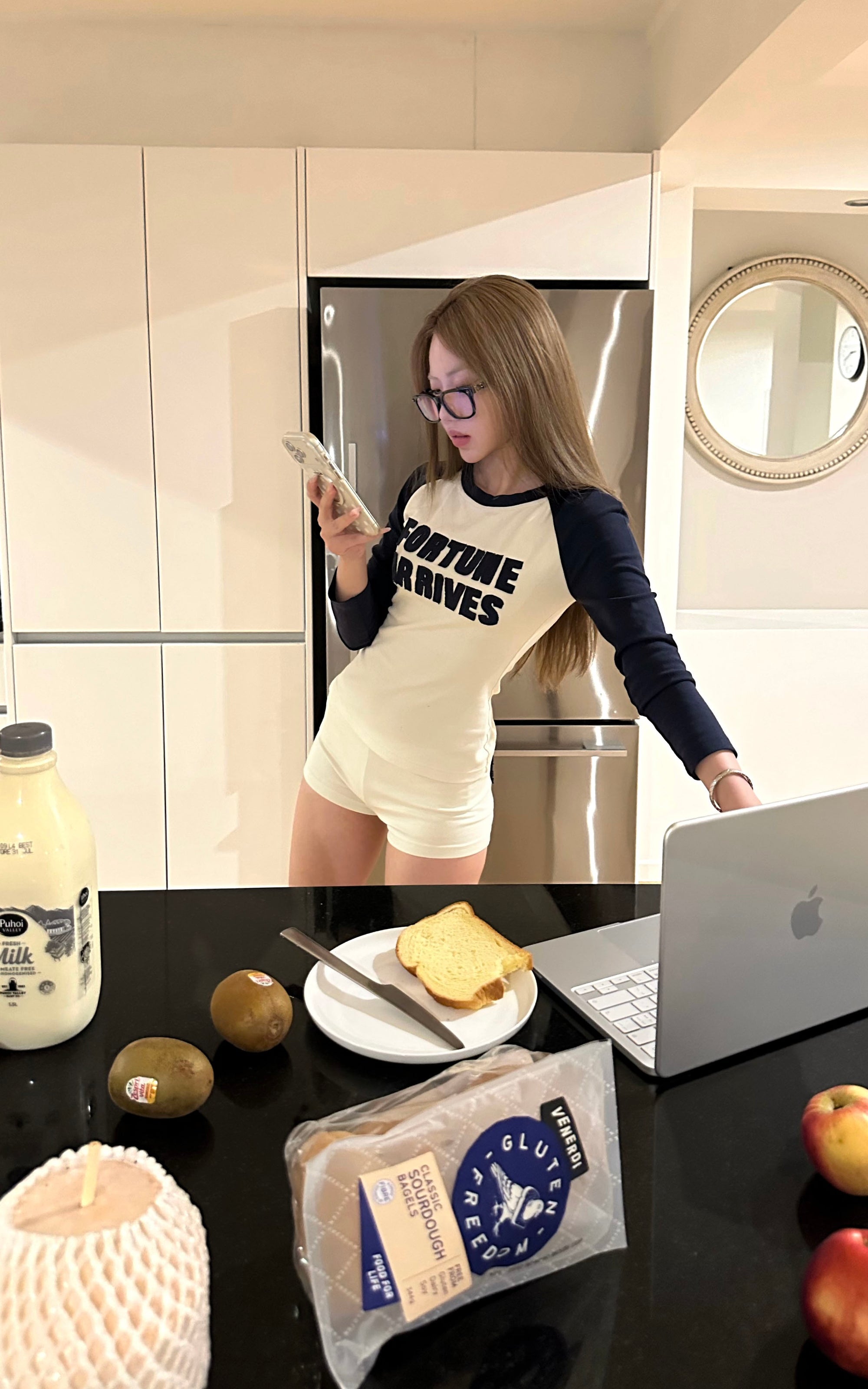 Rase le sol T-shirt Raglan Fortune Arrives &amp; Short Ensemble