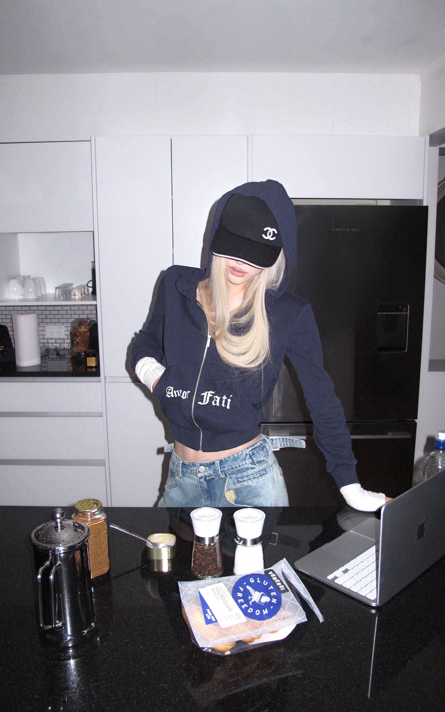 Rase le sol Sweat à capuche zippé à manches superposées Amor Fati