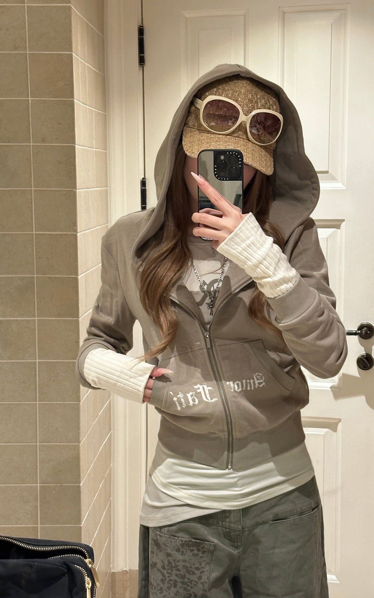 Rase le sol Sweat à capuche zippé à manches superposées Amor Fati
