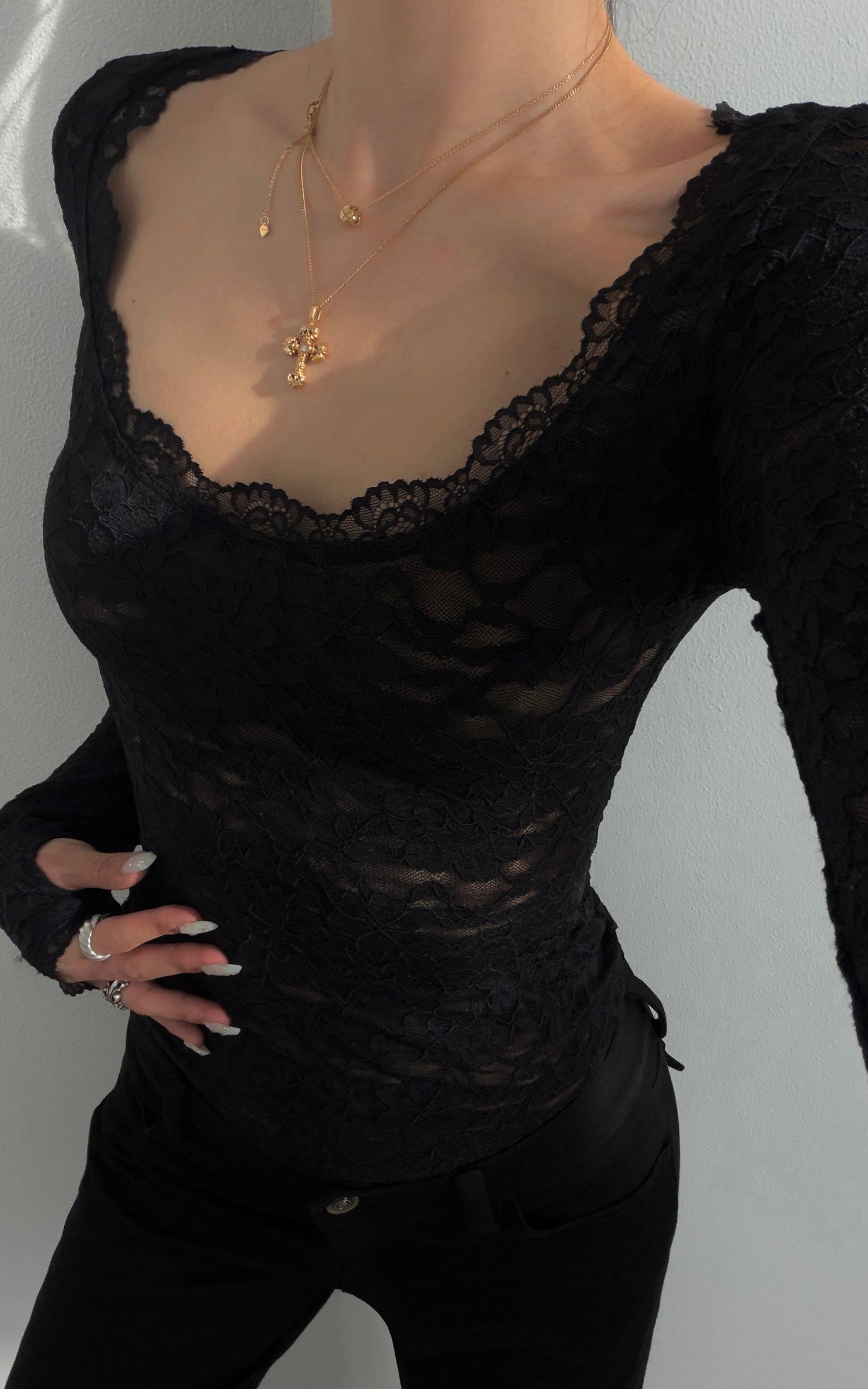 ROVENTE Floral Lace Sheer Long Sleeve Top with Sculpted Slim Fit and Romantic Modern Silhouette