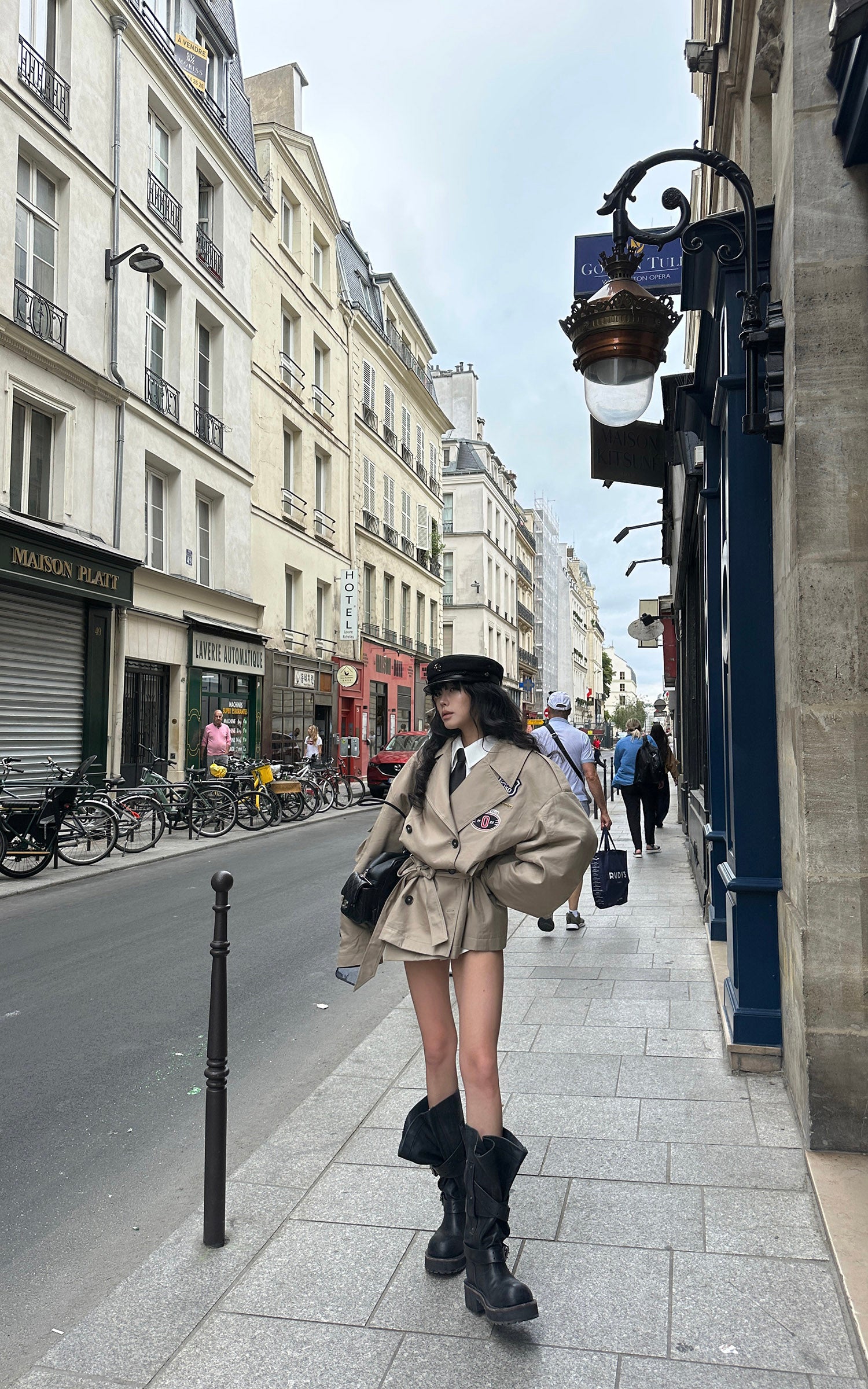 WARDEN EDGE Manteau trench ceinturé à écusson universitaire