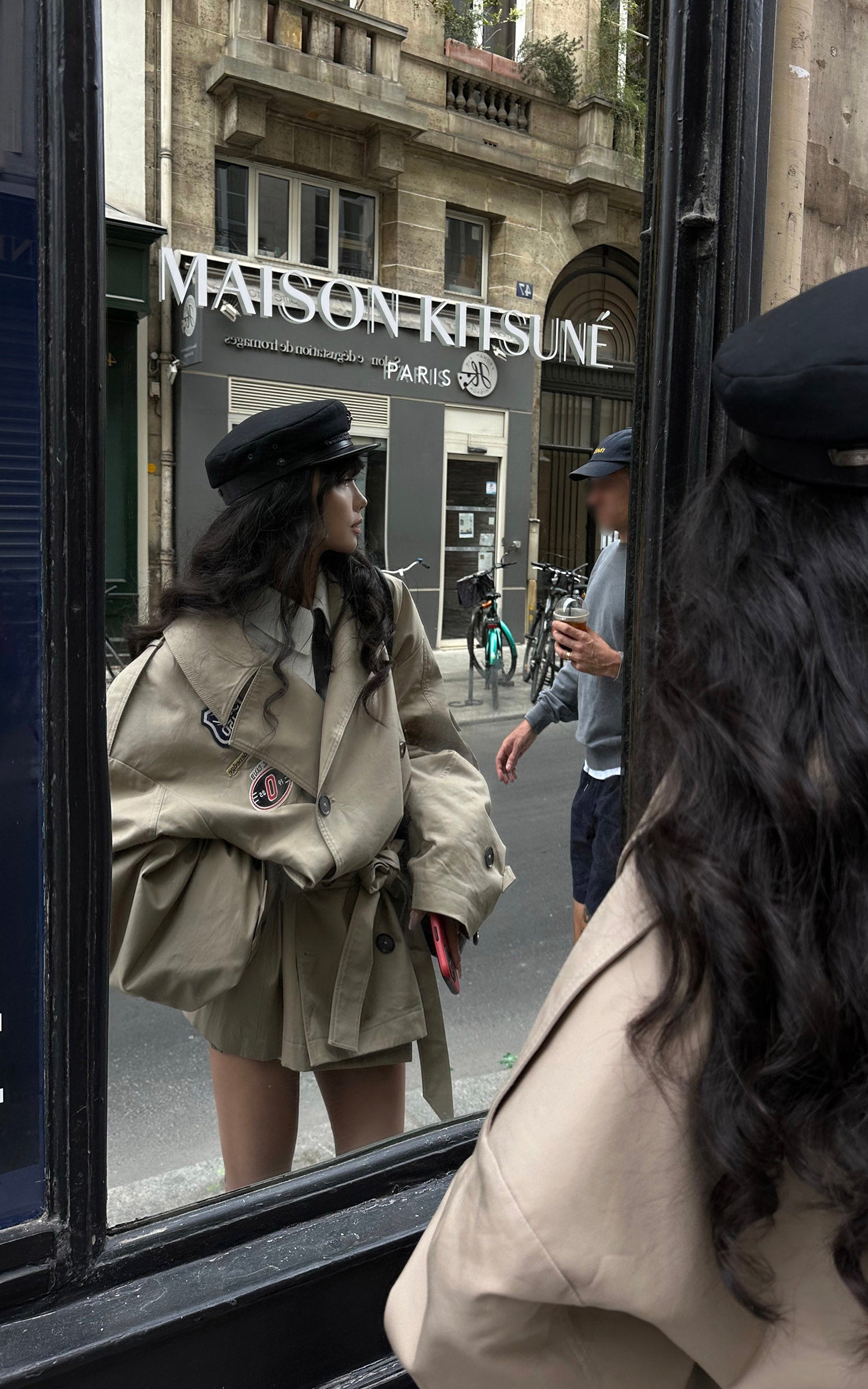WARDEN EDGE Manteau trench ceinturé à écusson universitaire