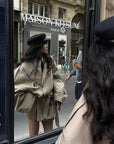 WARDEN EDGE Manteau trench ceinturé à écusson universitaire