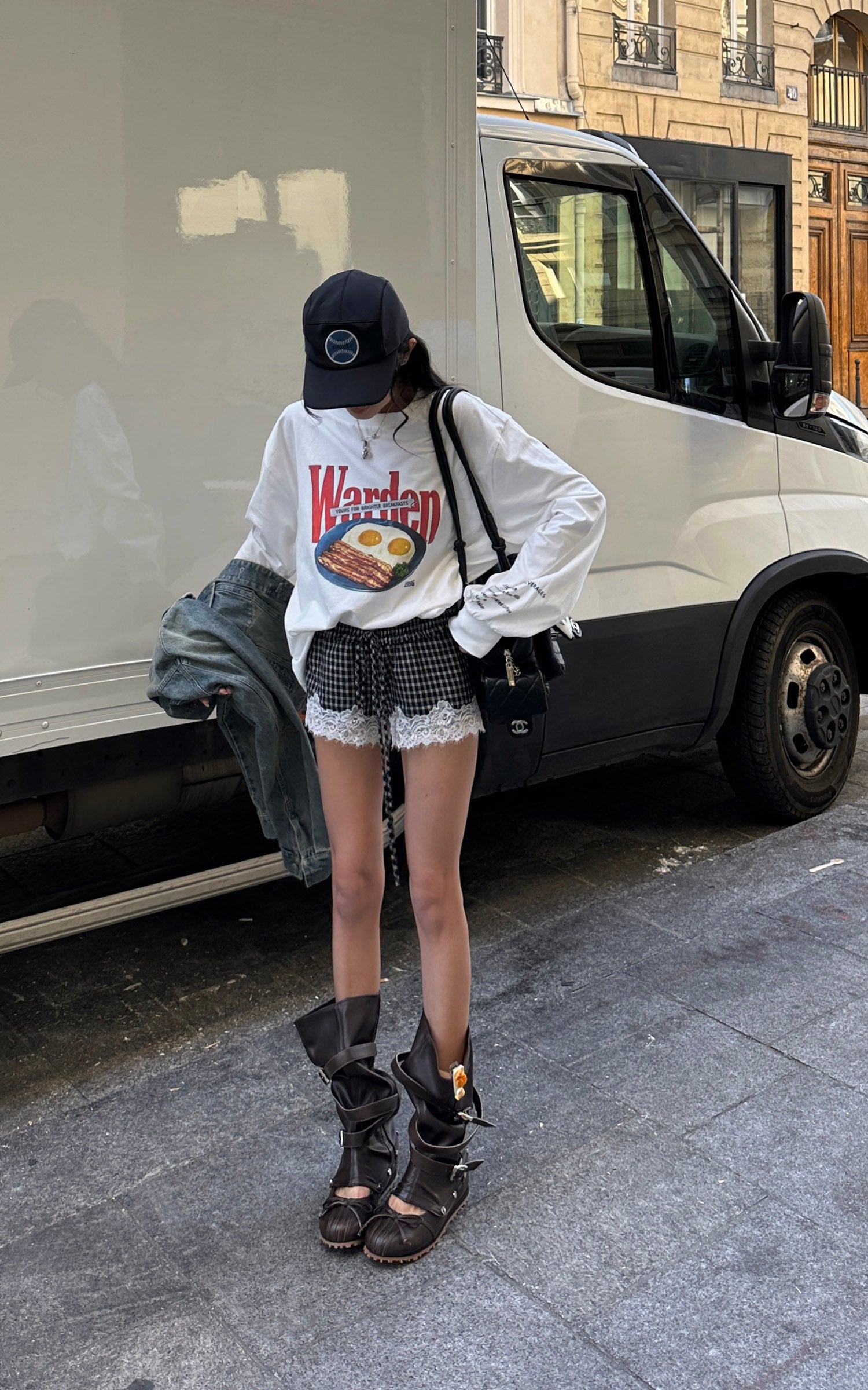 WARDEN EDGE Mini à carreaux avec bordure en dentelle Short doté d'une taille élastique et d'une silhouette streetwear décontractée