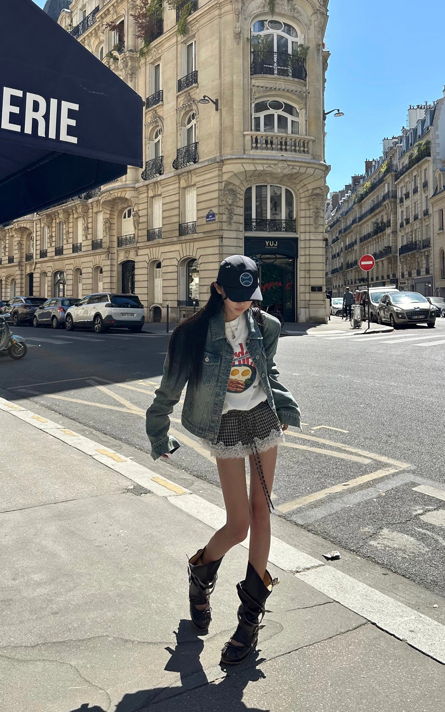 WARDEN EDGE Mini à carreaux avec bordure en dentelle Short doté d'une taille élastique et d'une silhouette streetwear décontractée