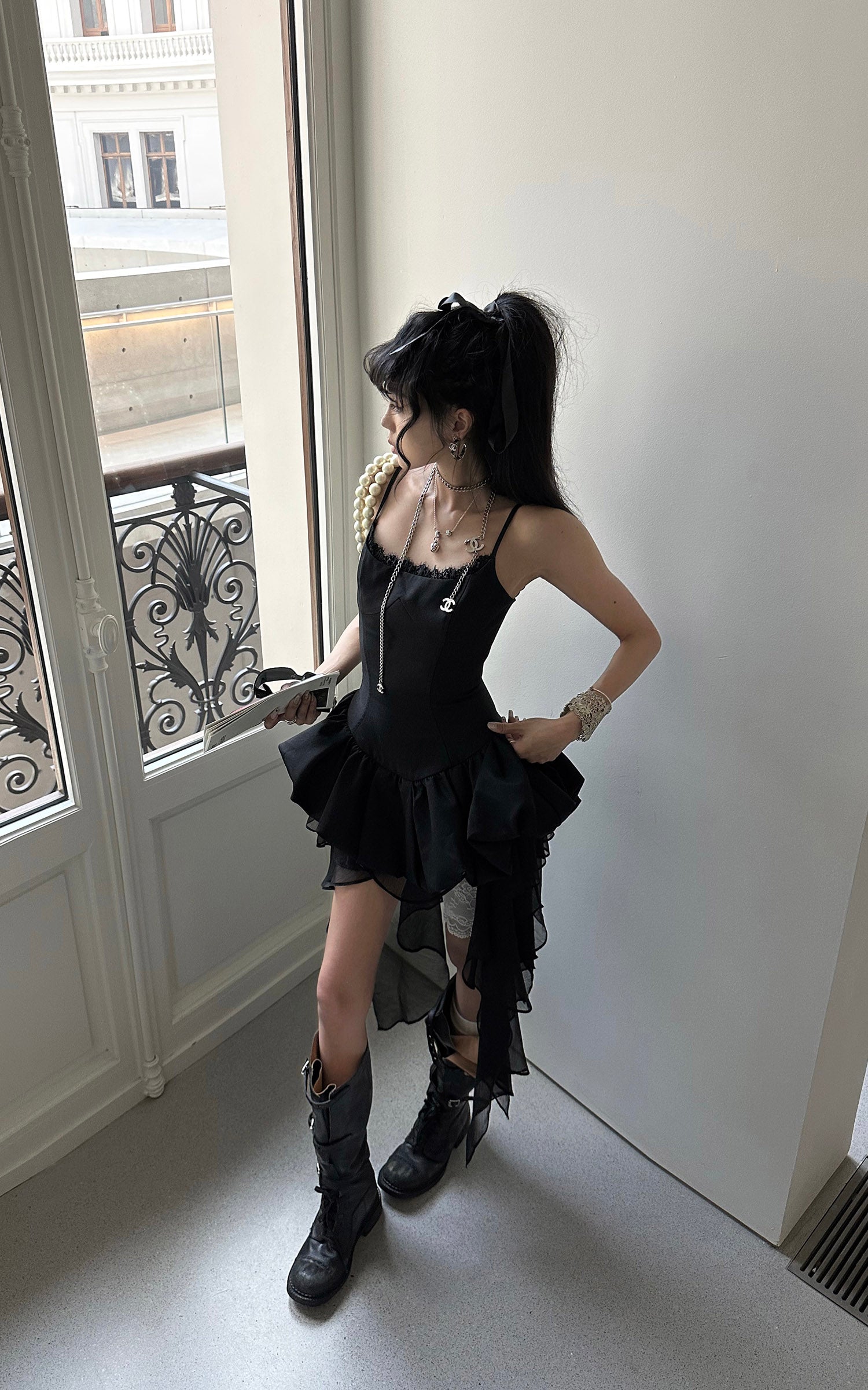 WARDEN EDGE Robe à volants asymétrique avec dentelle